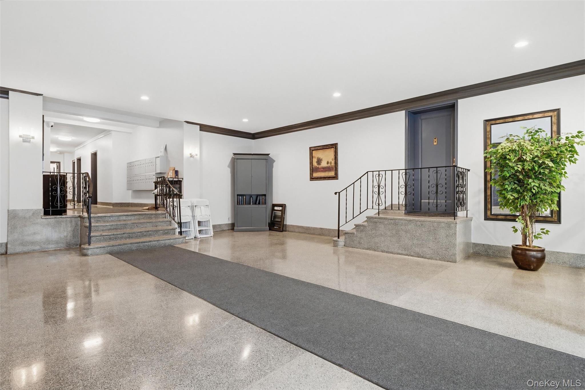 10 N Broadway 1k Property Photo 31
