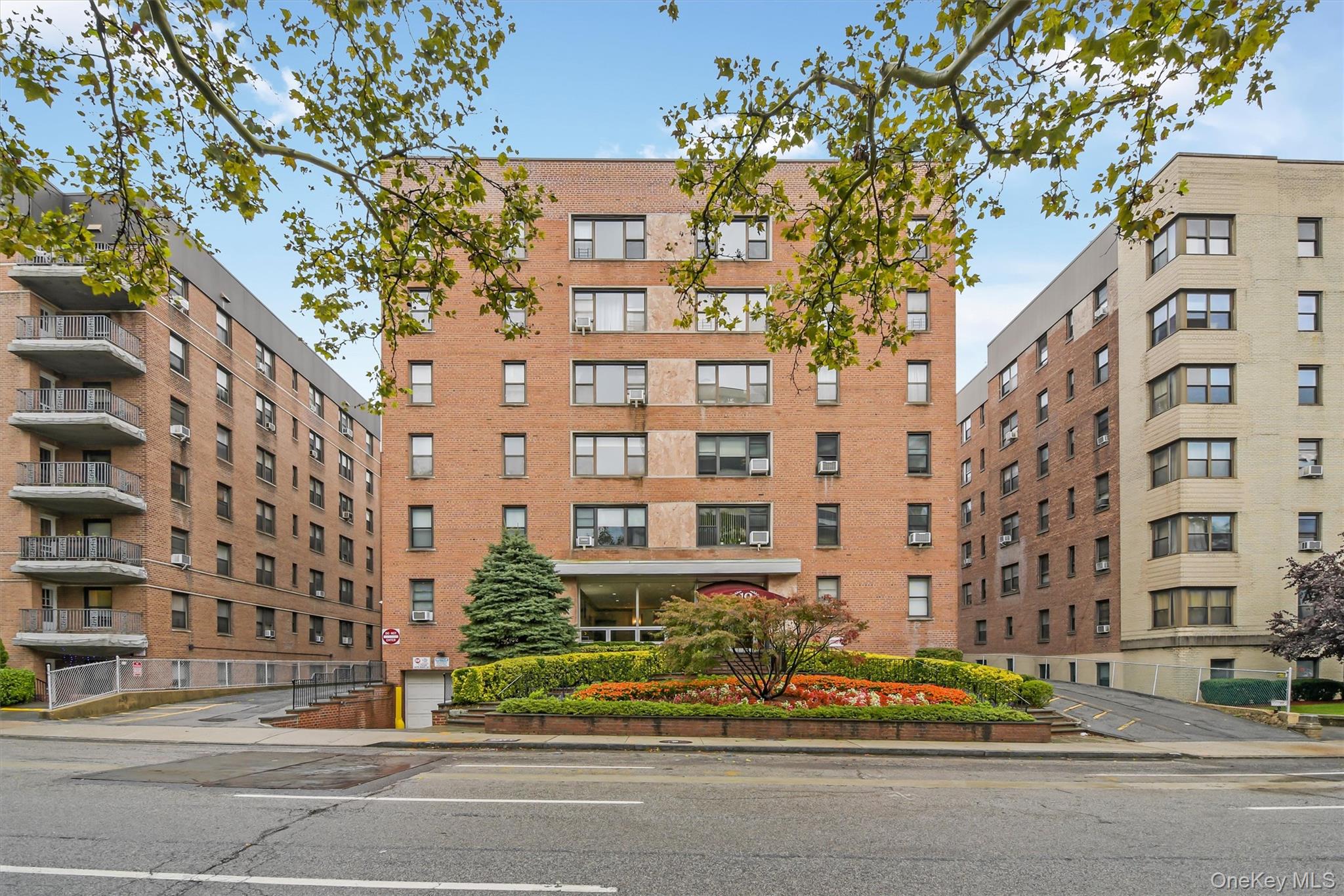 10 N Broadway 1k Property Photo 32