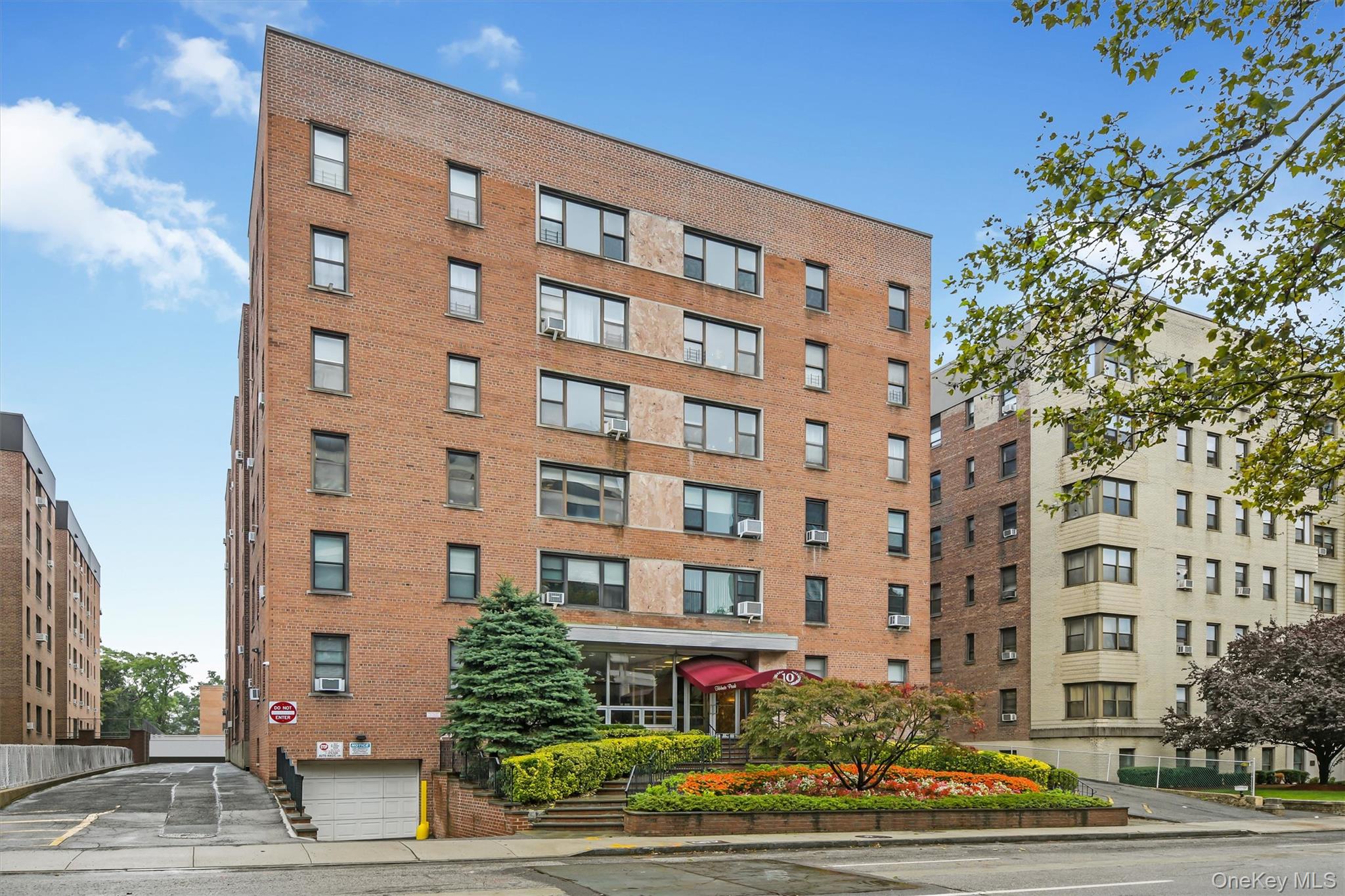 10 N Broadway 1k Property Photo 33