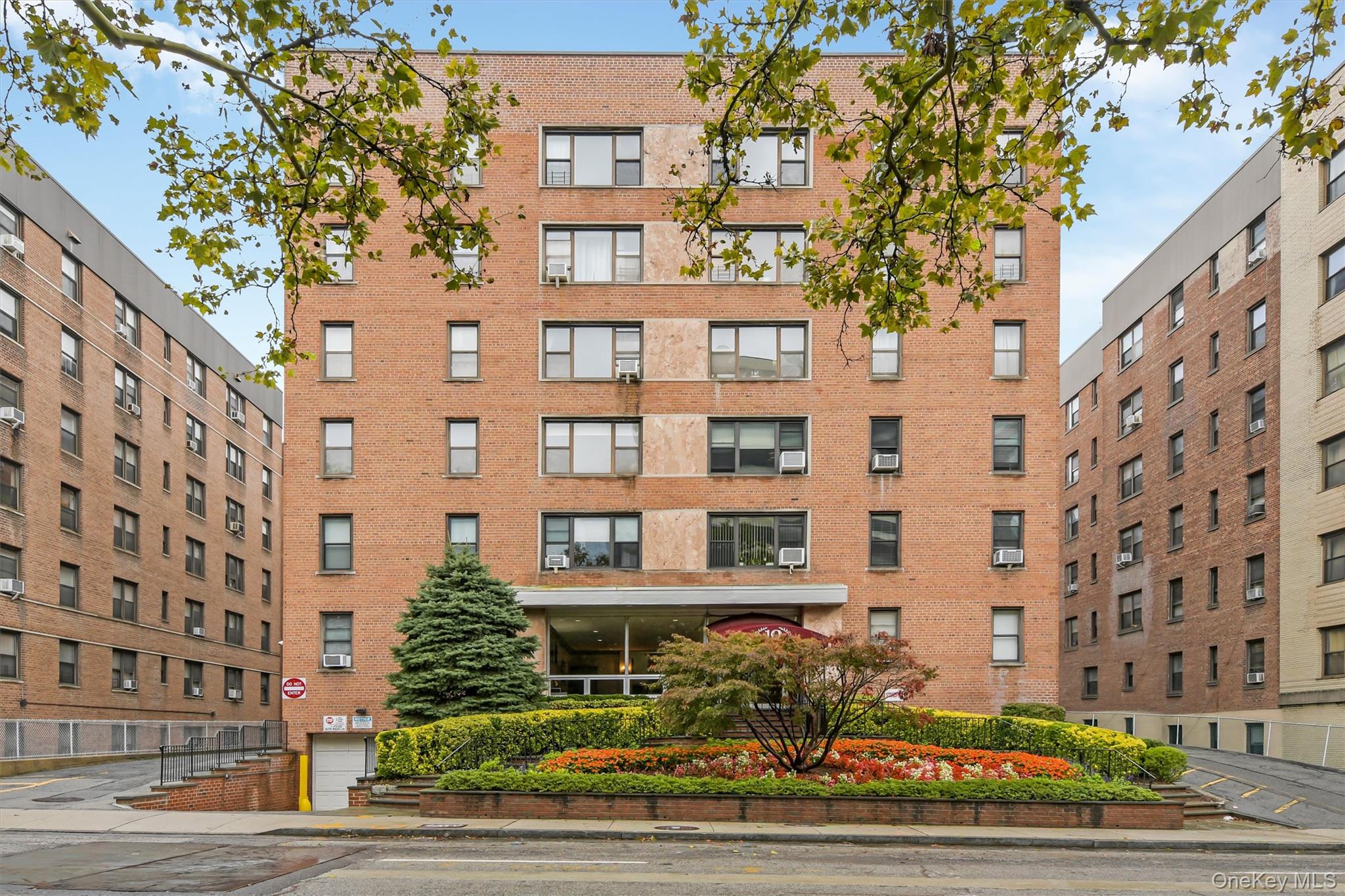 10 N Broadway 1k Property Photo 35