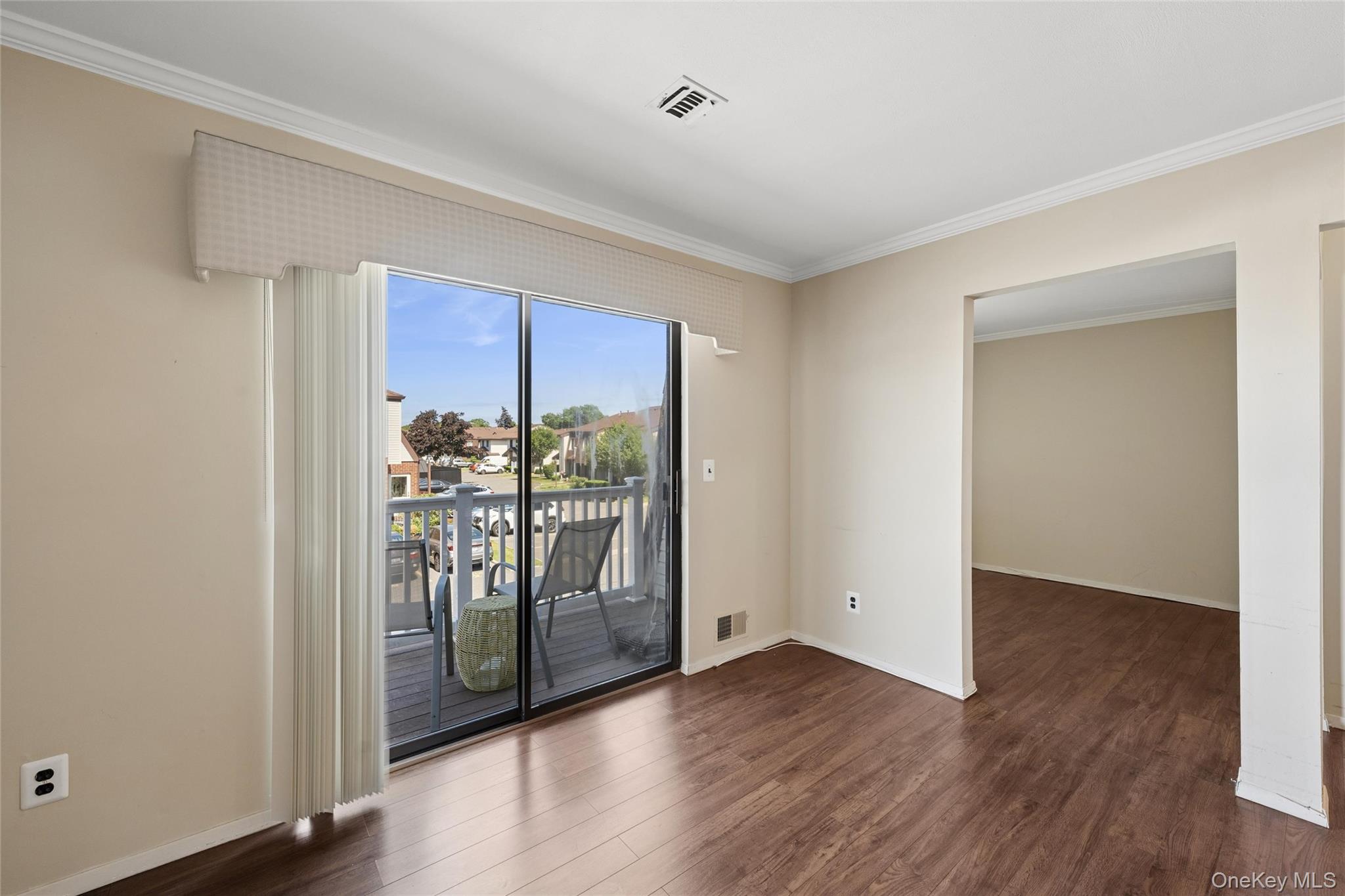 100 S Cambridge Drive 100 Property Photo 5