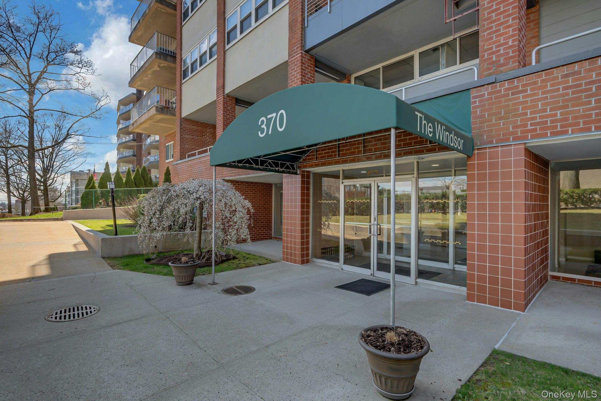 370 Westchester Avenue 6m Property Photo 2