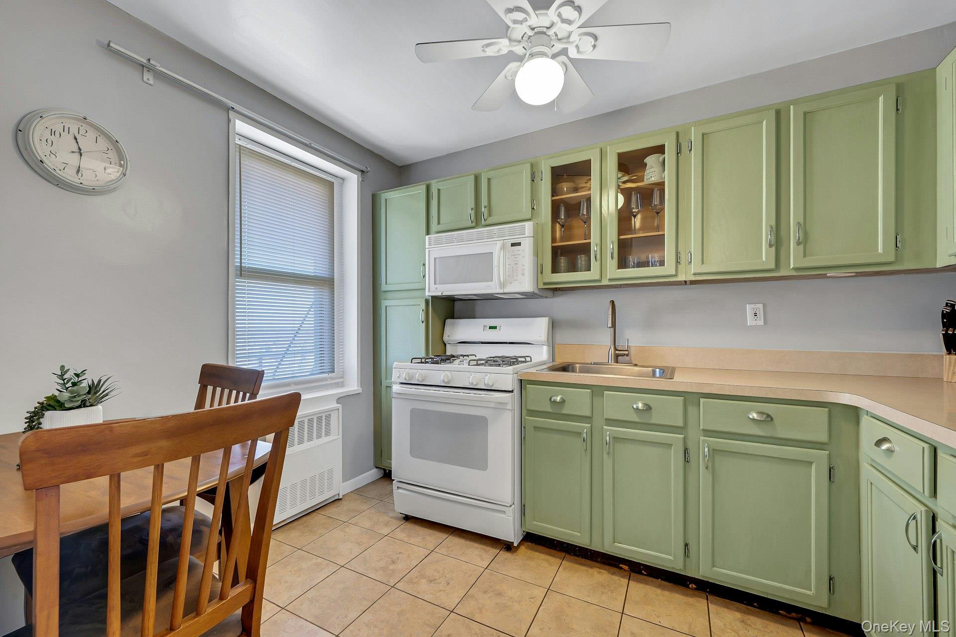 370 Westchester Avenue 6m Property Photo 12