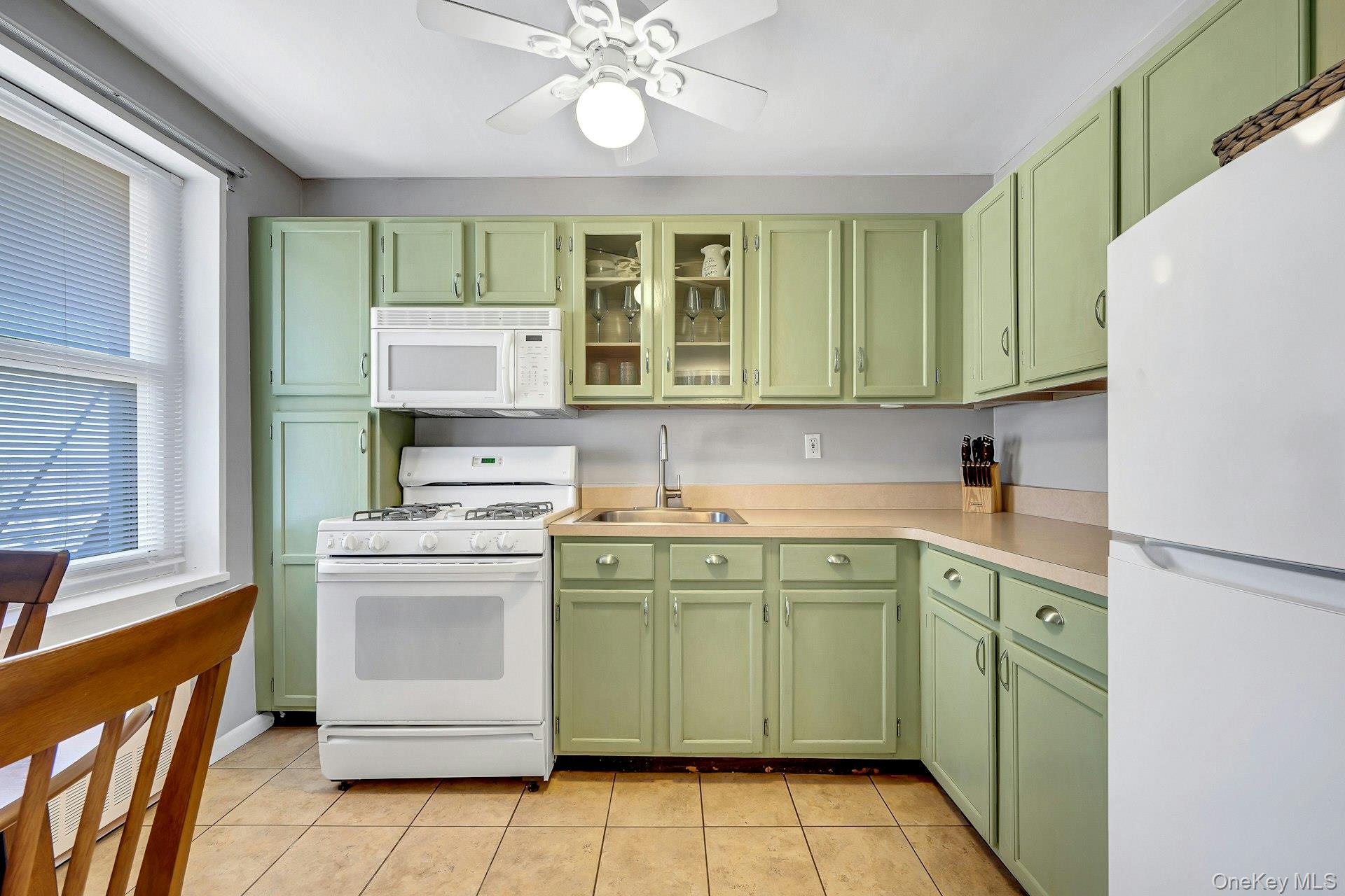 370 Westchester Avenue 6m Property Photo 13