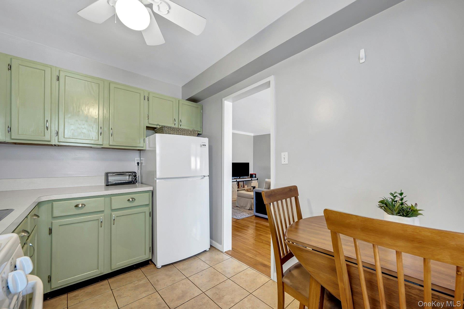 370 Westchester Avenue 6m Property Photo 14