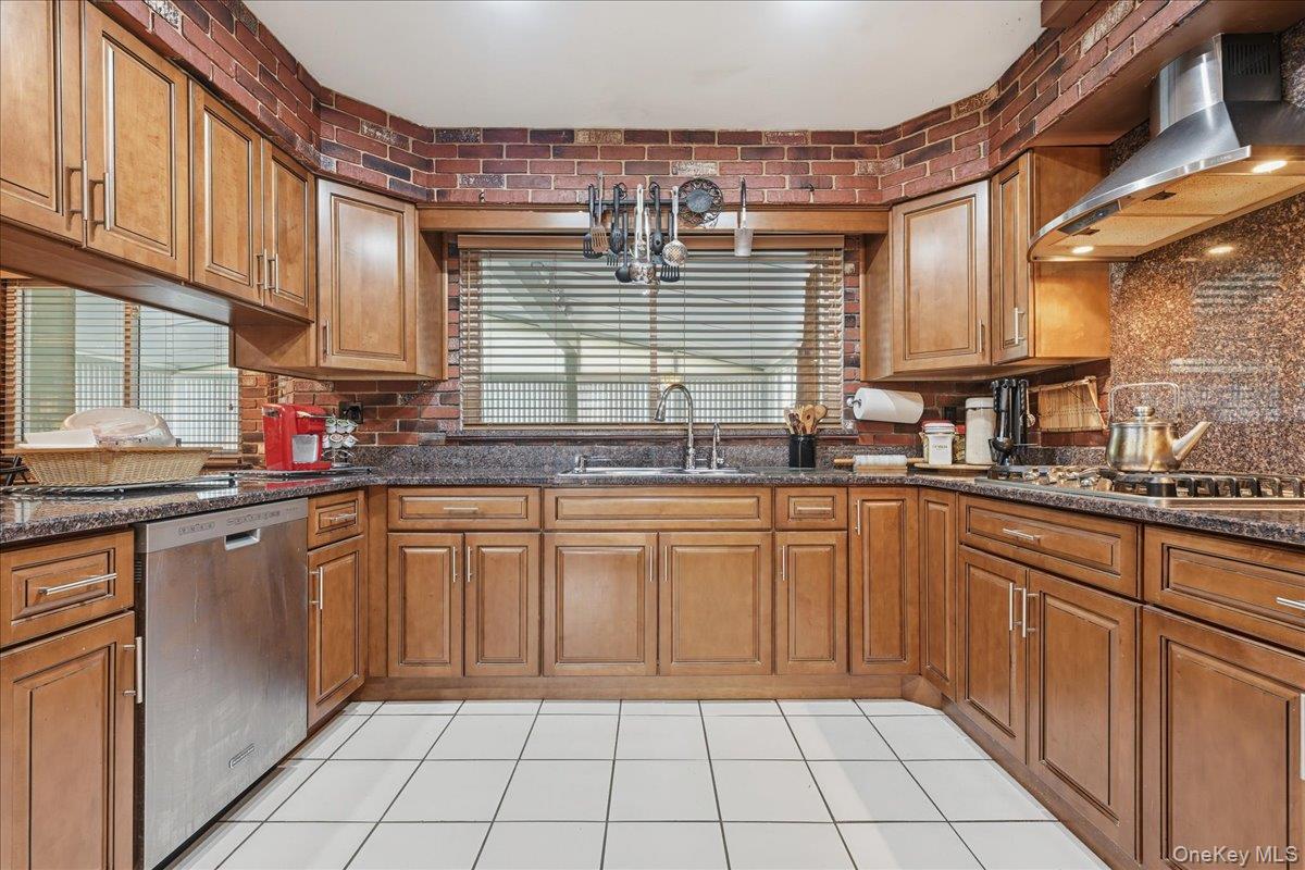 16 Seaway Drive Property Photo 14