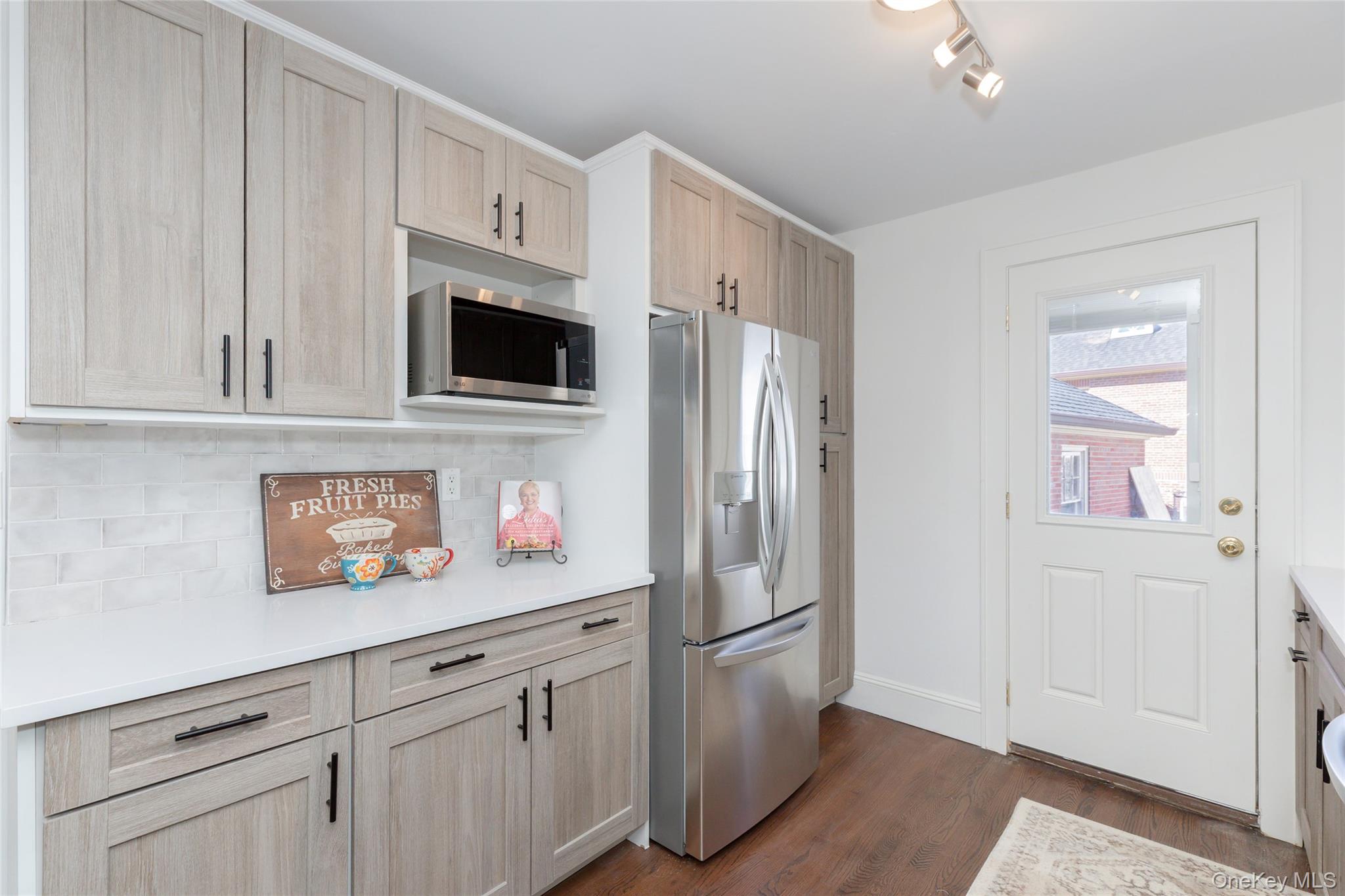 211 Bowne Street Property Photo 6