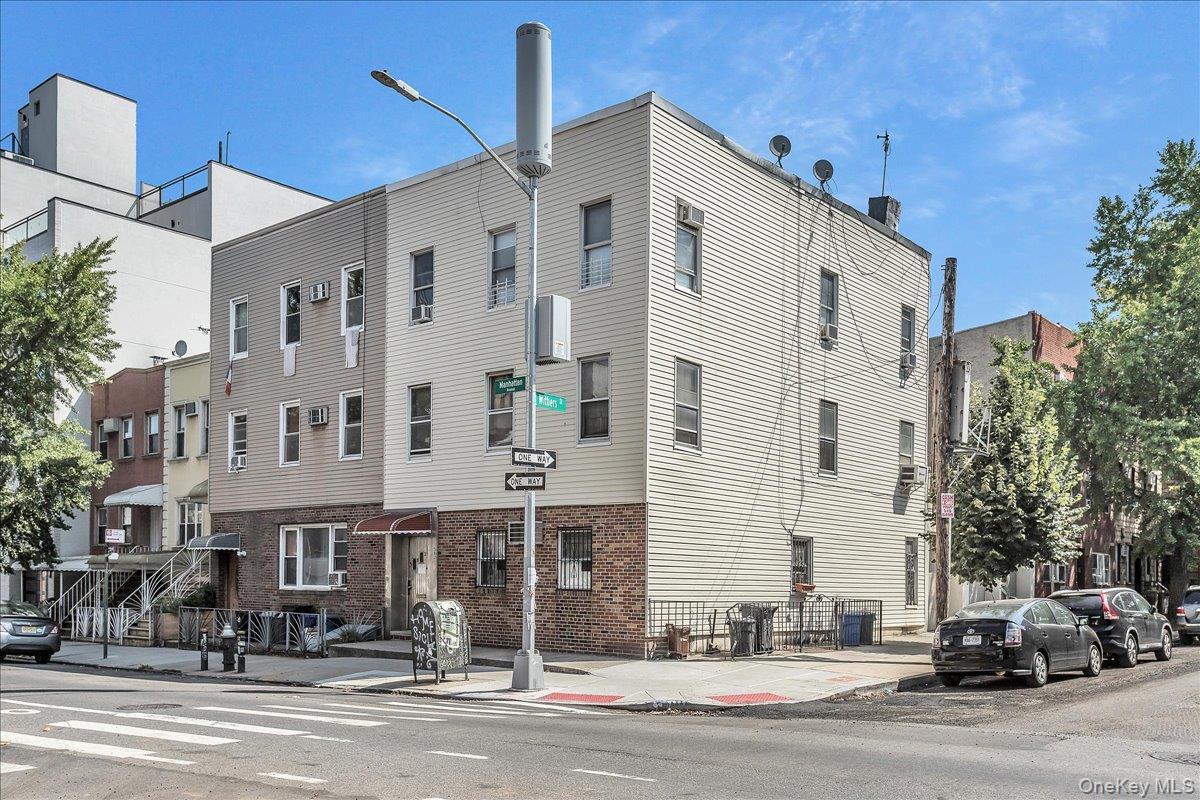 382 Manhattan Avenue Property Photo 1