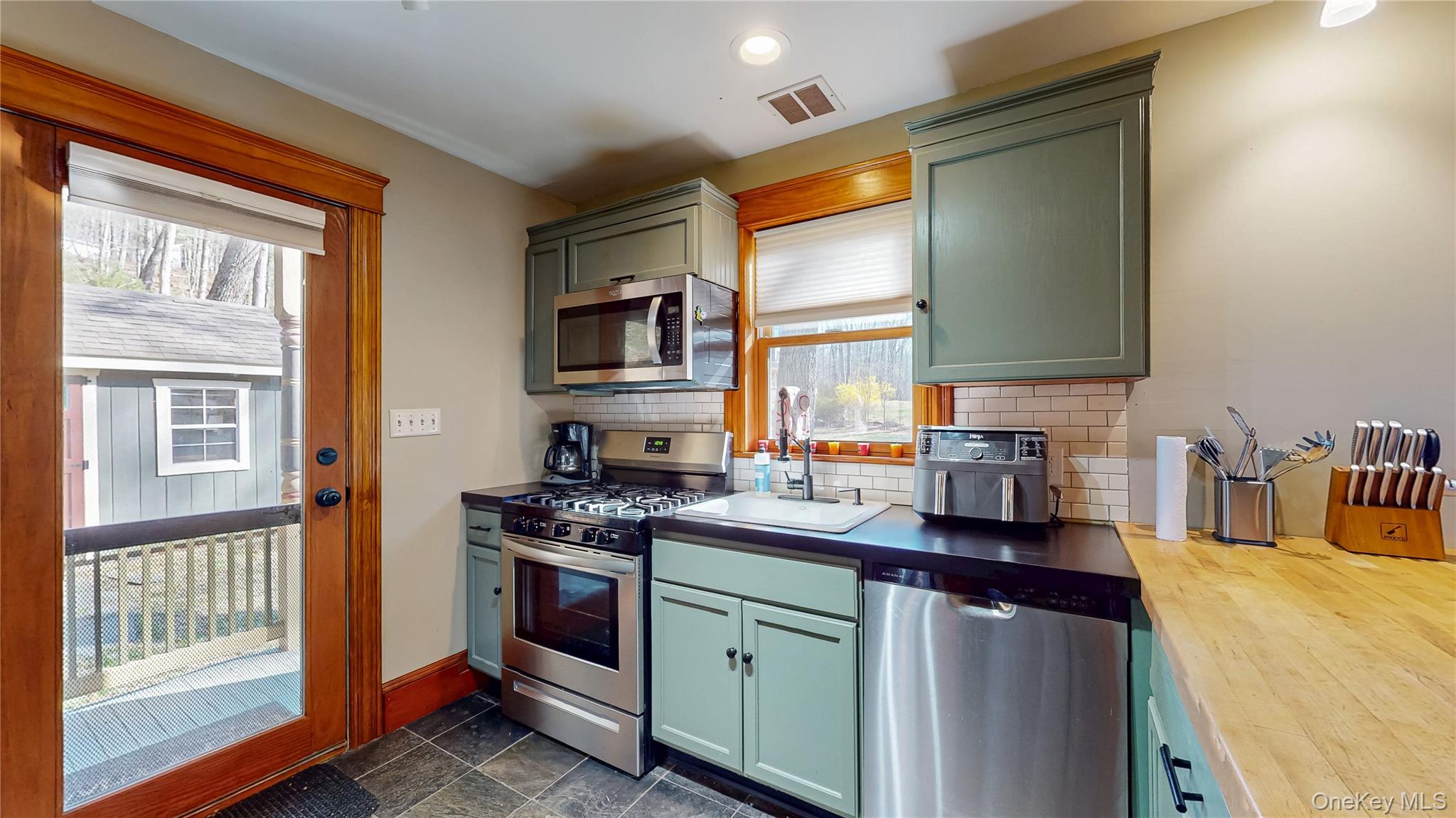 1193 South Road Property Photo 16