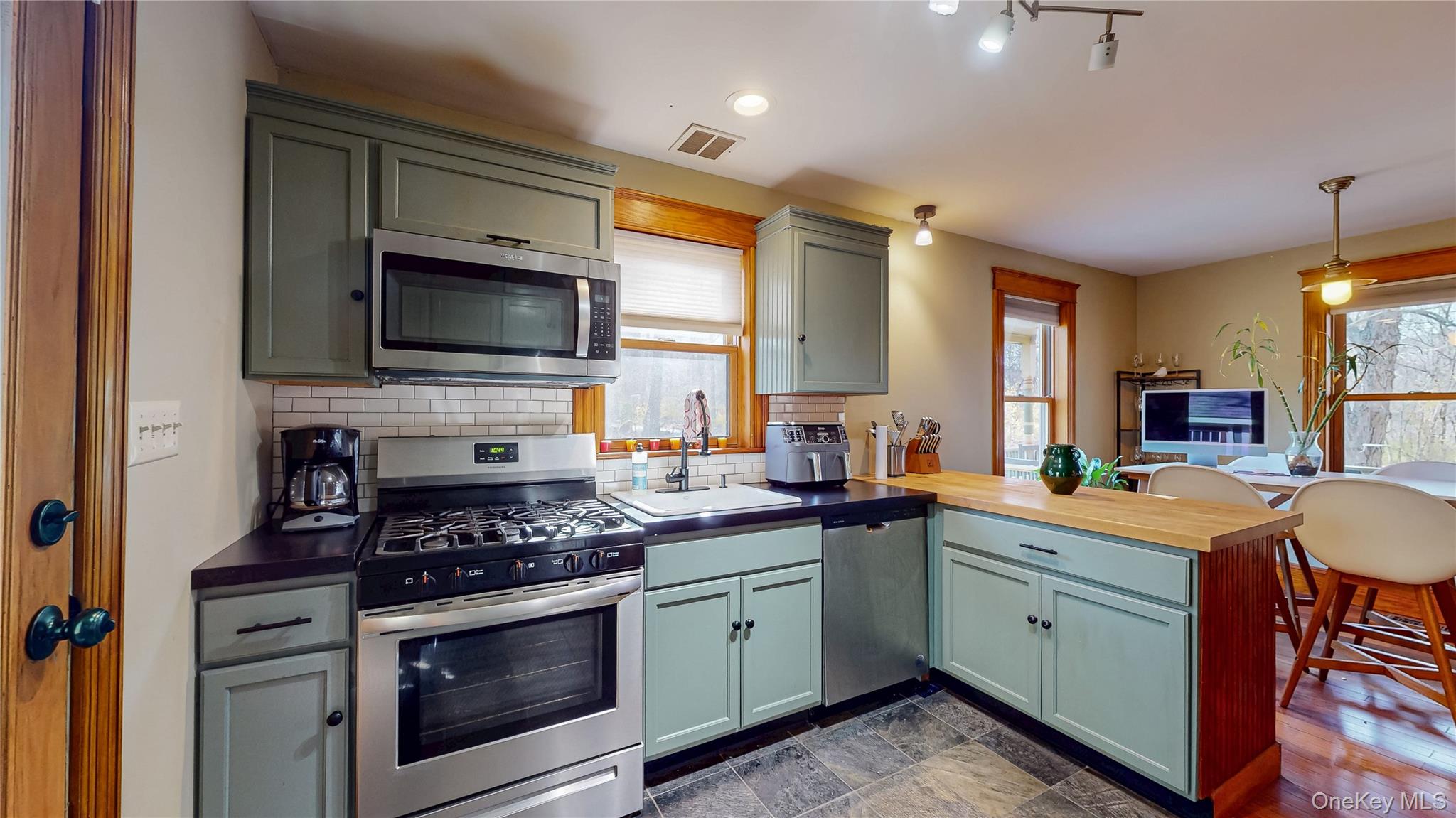 1193 South Road Property Photo 18