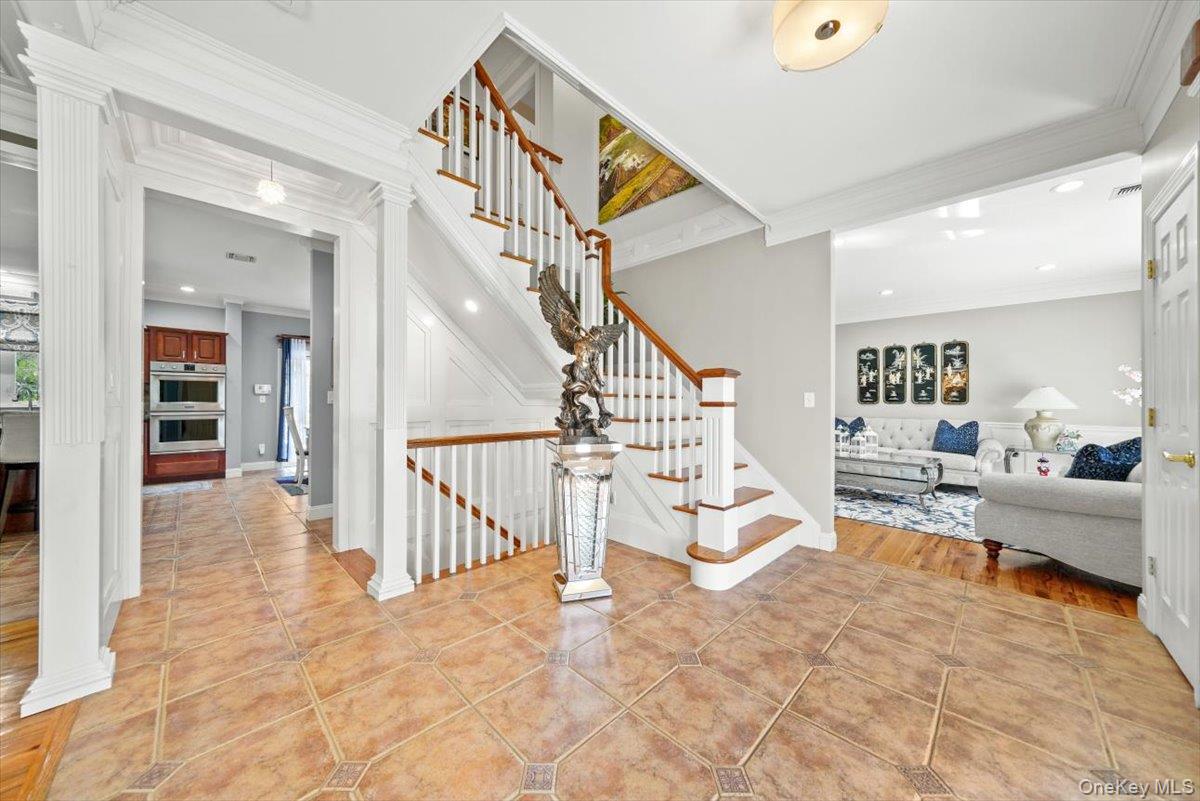 16 Lori Lane Property Photo 5