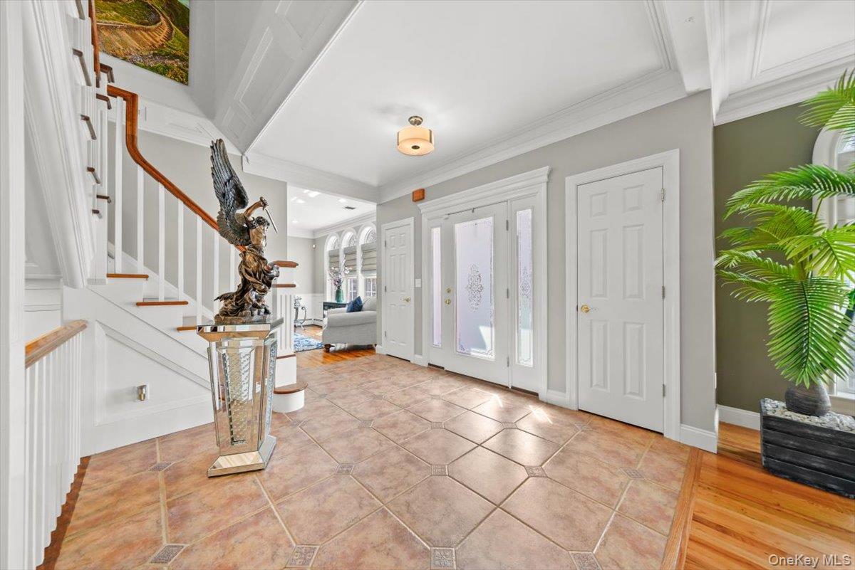 16 Lori Lane Property Photo 6