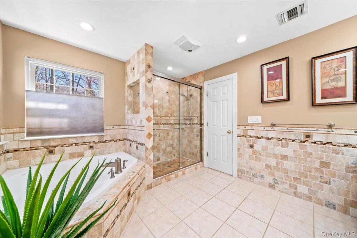 16 Lori Lane Property Photo 20