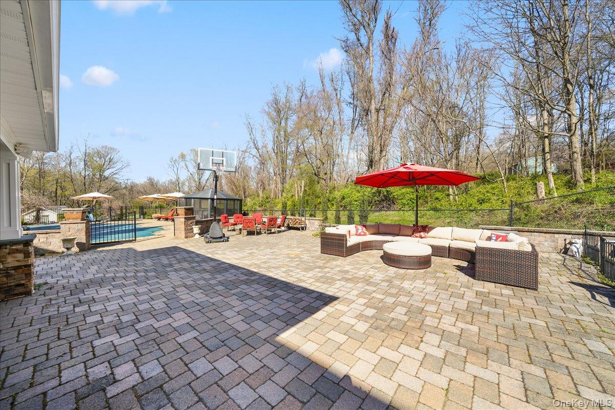 16 Lori Lane Property Photo 34