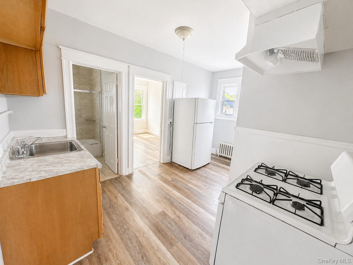 144 Mansion Street 6 Property Photo 4