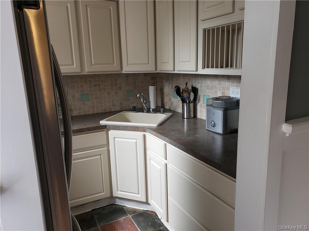 811 Bronx River Road 1 C Property Photo 8