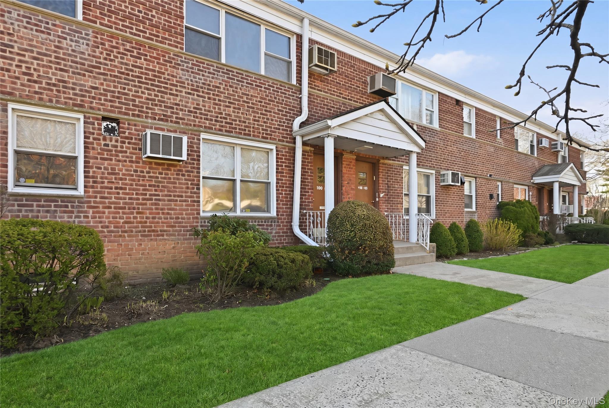 196-32 Pompeii Avenue 2c Property Photo 2