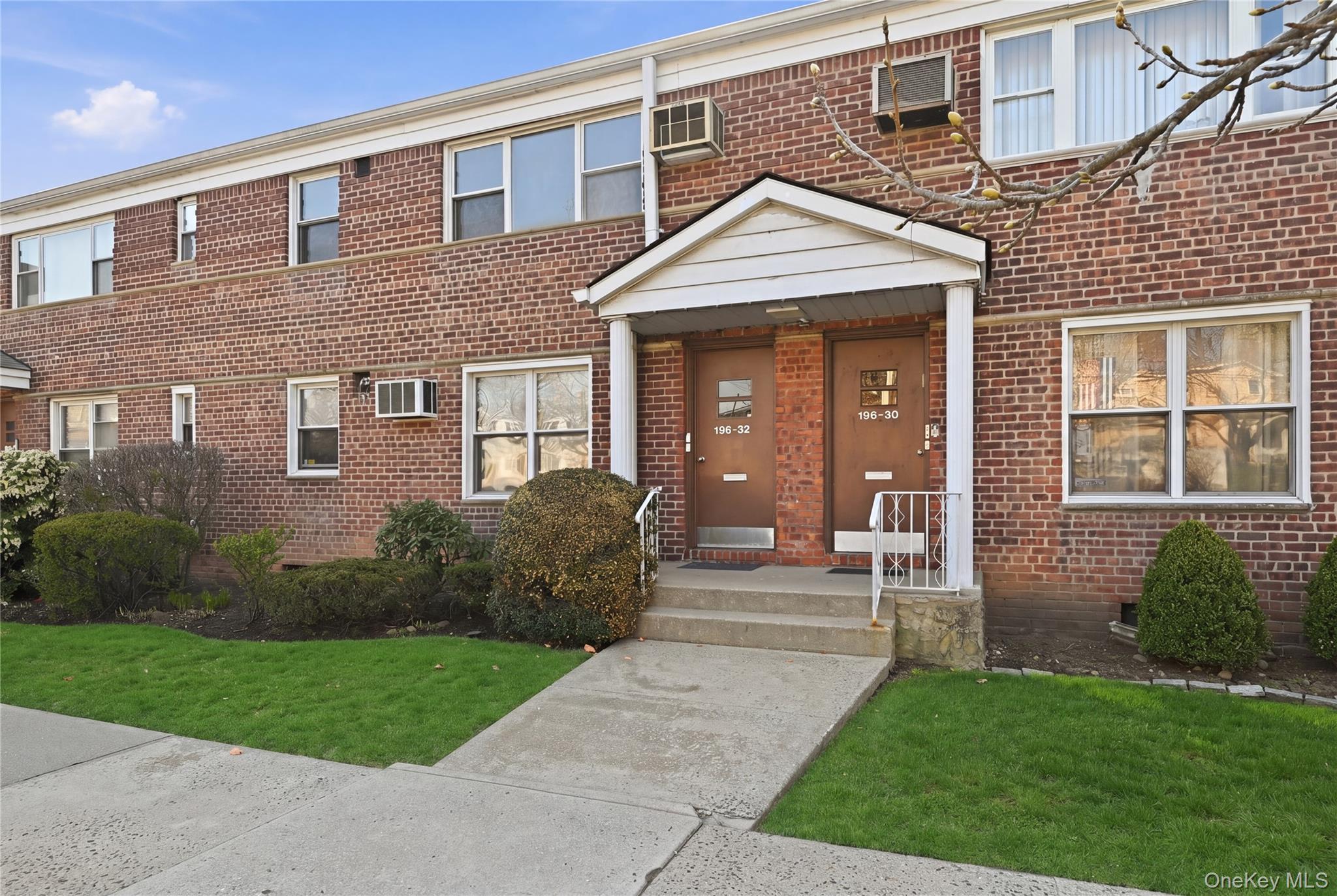 196-32 Pompeii Avenue 2c Property Photo 3