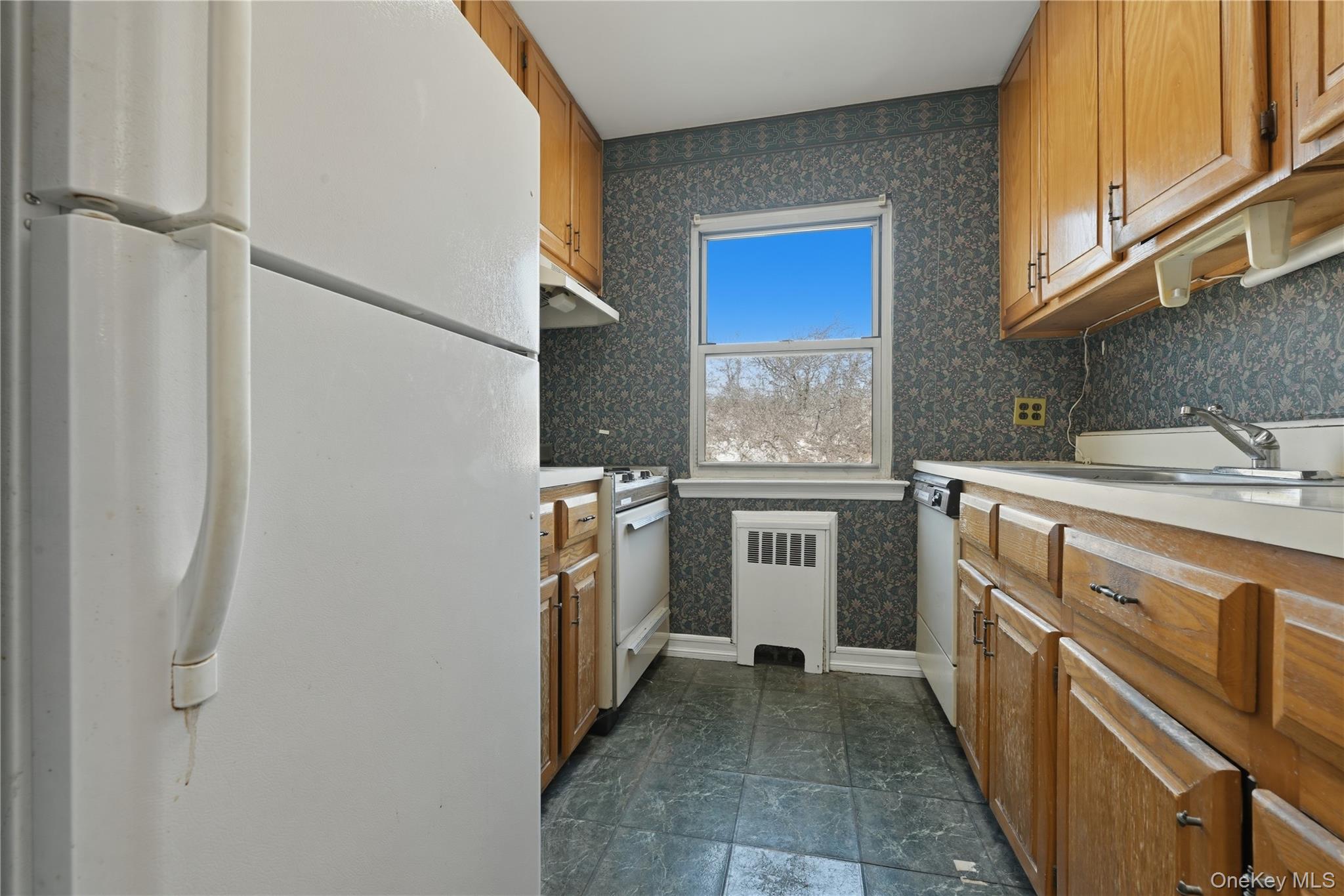 196-32 Pompeii Avenue 2c Property Photo 13