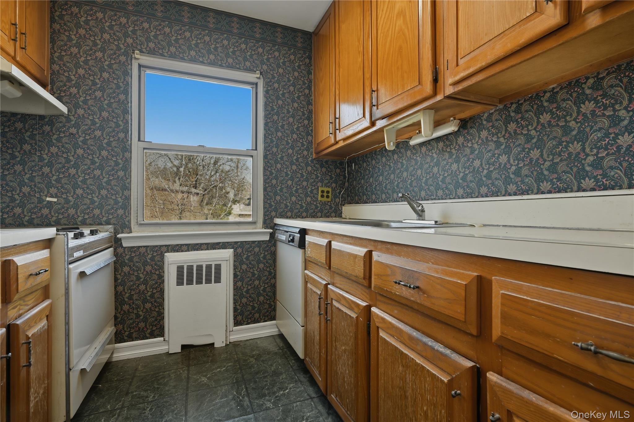 196-32 Pompeii Avenue 2c Property Photo 14