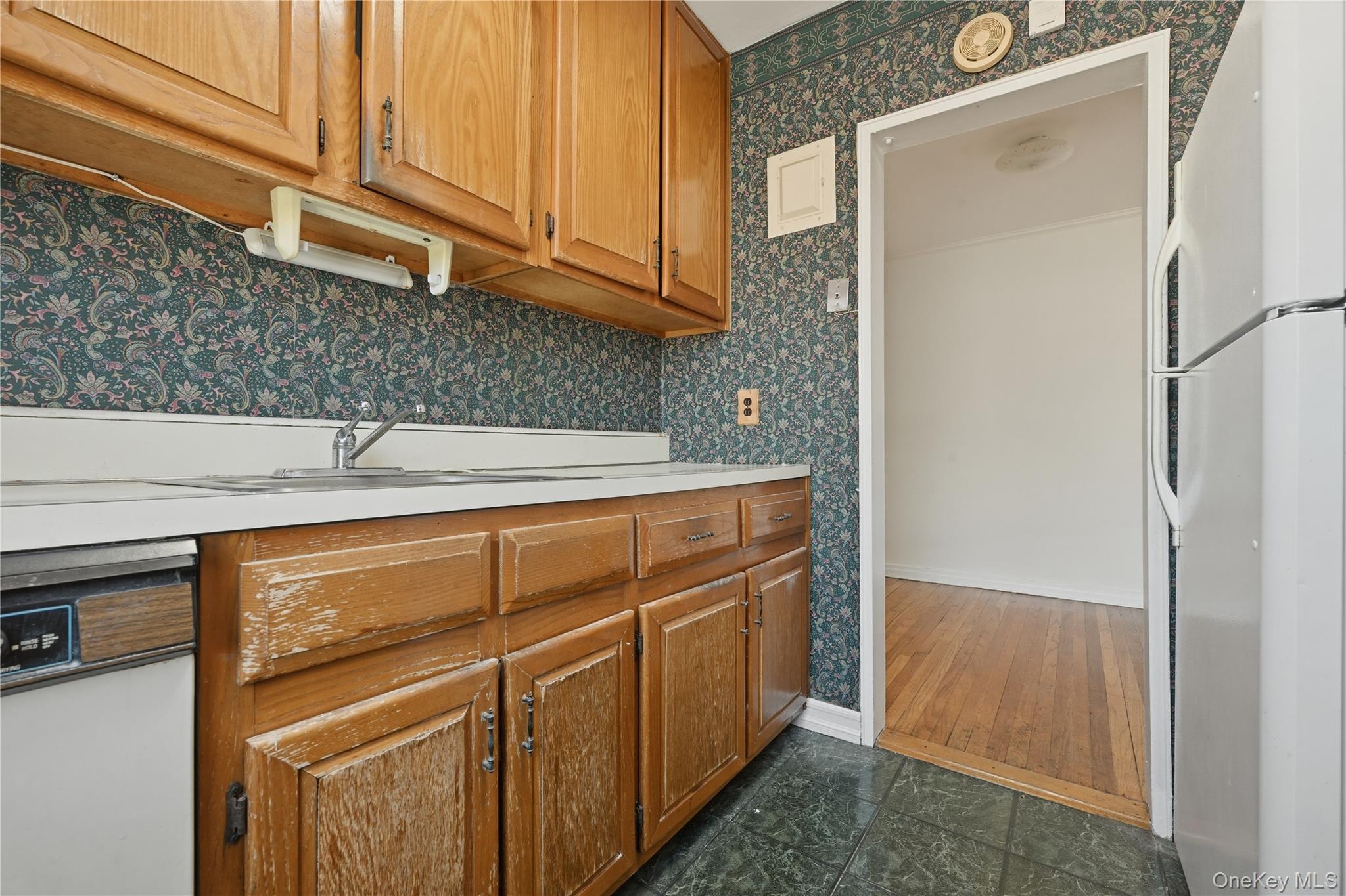 196-32 Pompeii Avenue 2c Property Photo 15