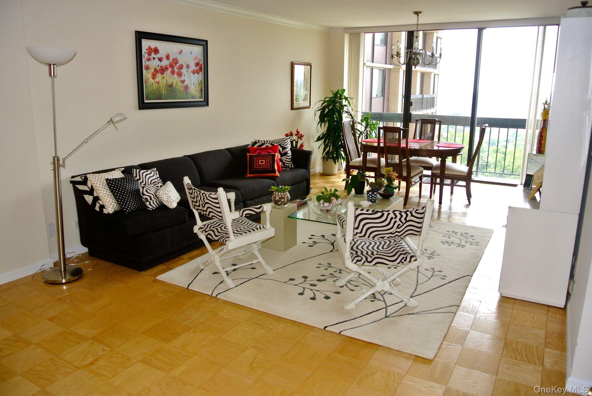 27010 Grand Central Parkway 11r Property Photo 2