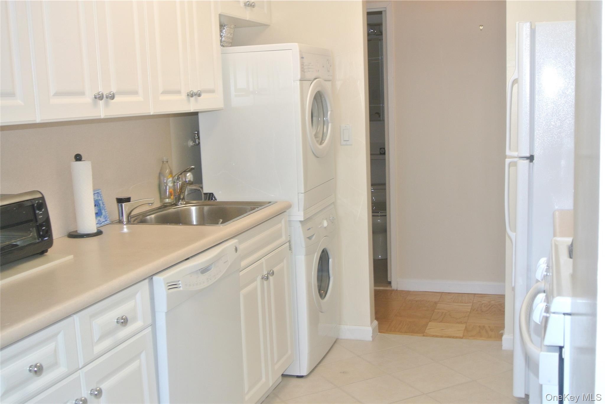 27010 Grand Central Parkway 11r Property Photo 5