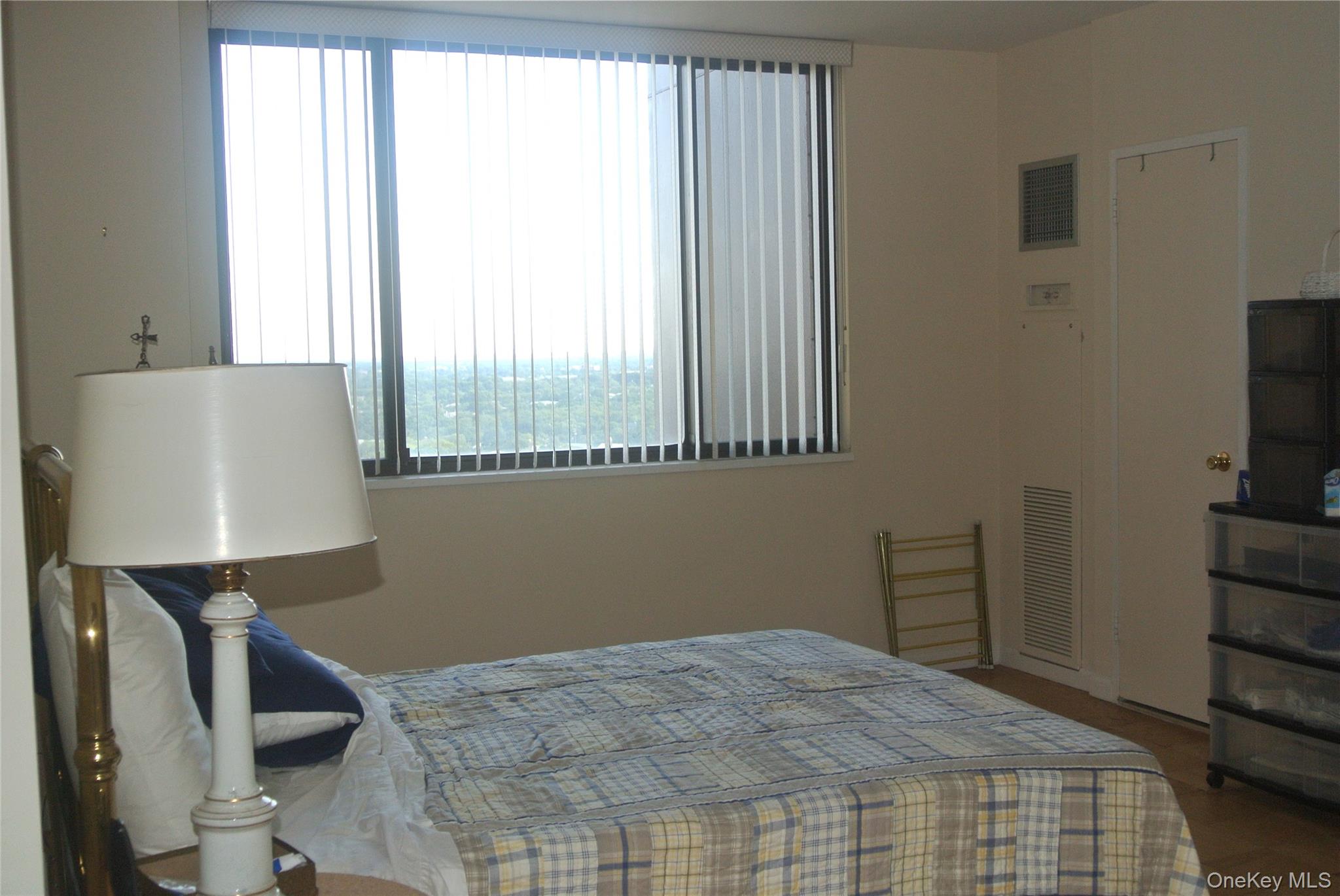 27010 Grand Central Parkway 11r Property Photo 6