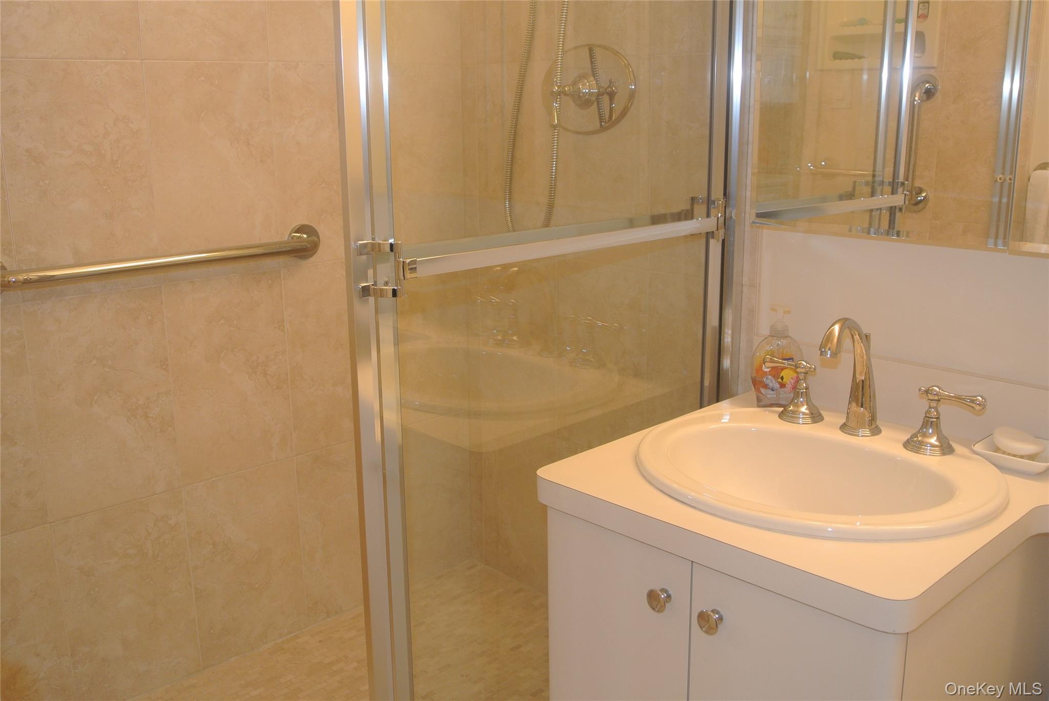 27010 Grand Central Parkway 11r Property Photo 7