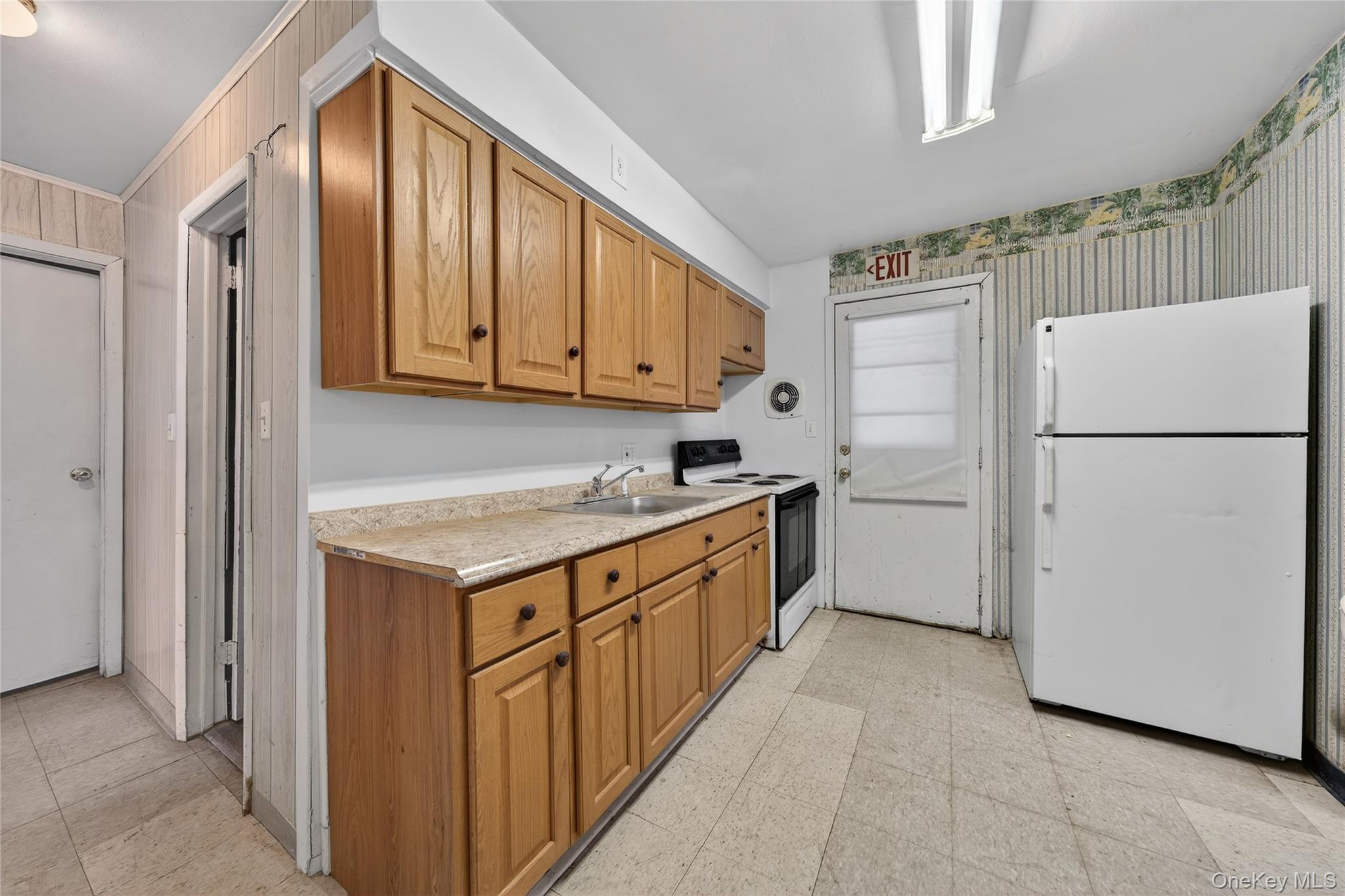 188 Amherst Street Property Photo 4