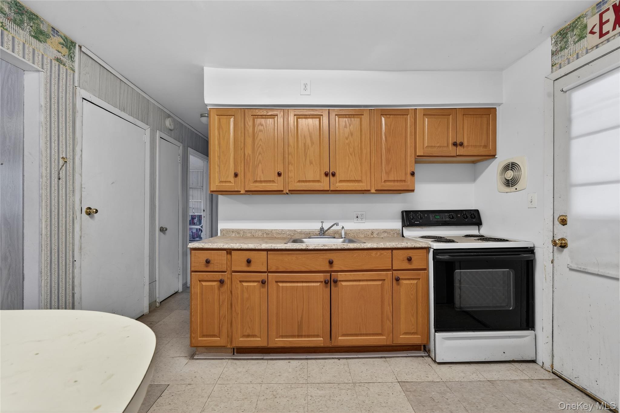 188 Amherst Street Property Photo 5