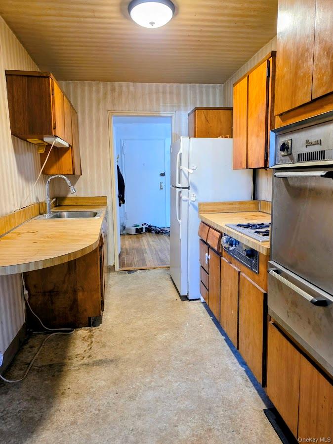 18-50 211th Street 1b Property Photo 10