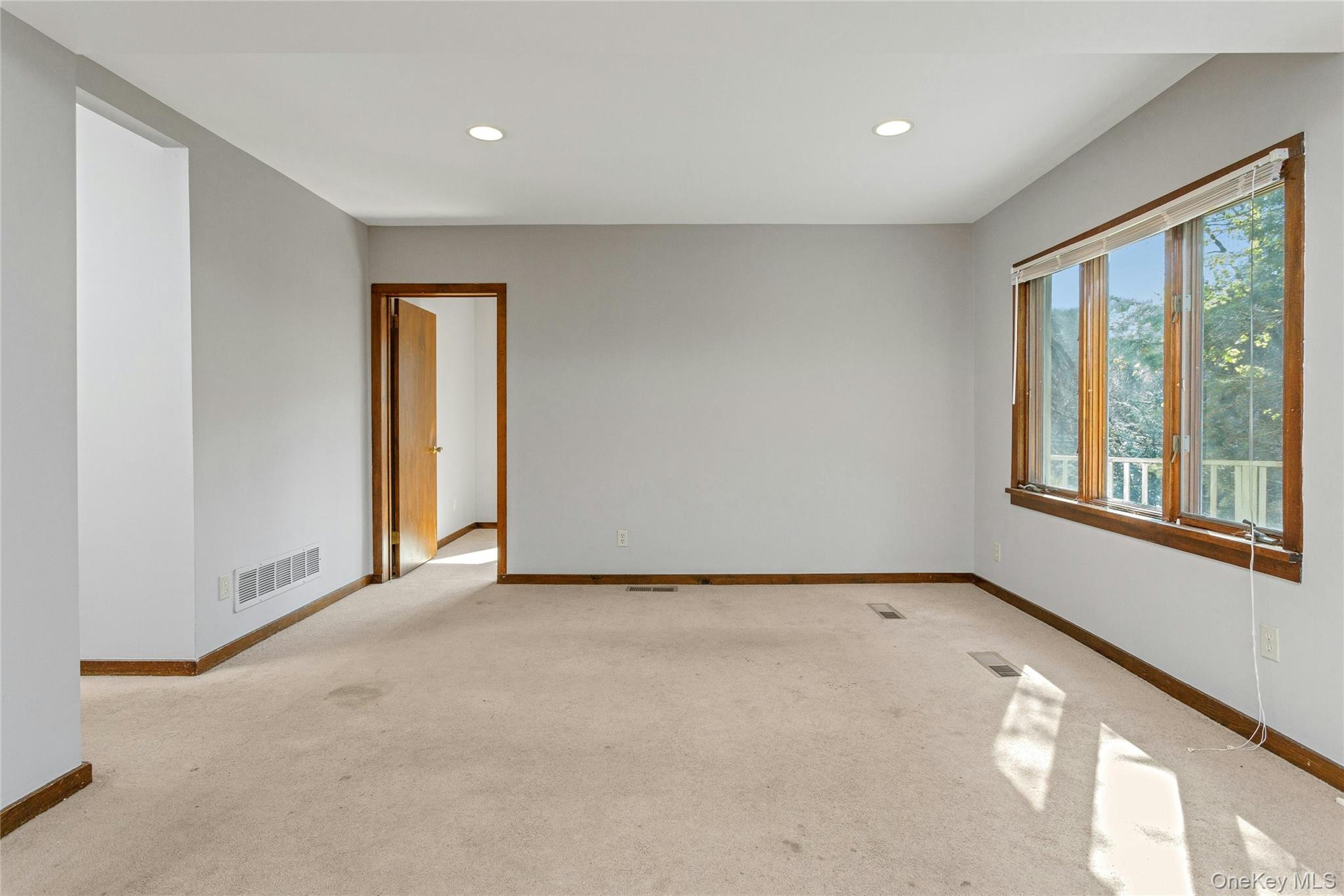 147 Stoneleigh Avenue Property Photo 9