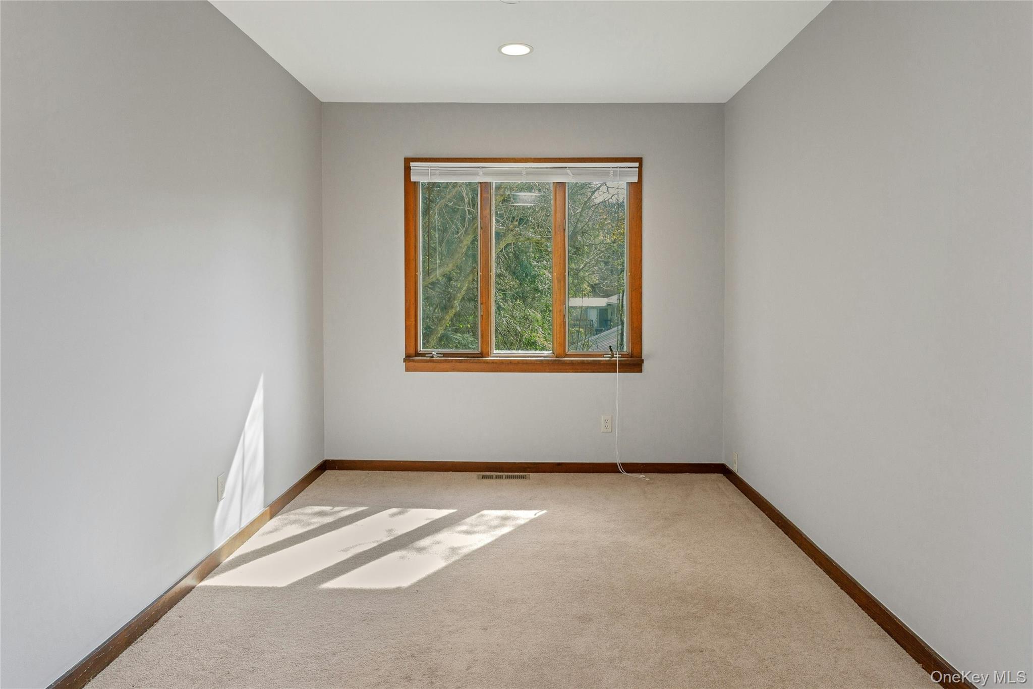 147 Stoneleigh Avenue Property Photo 10