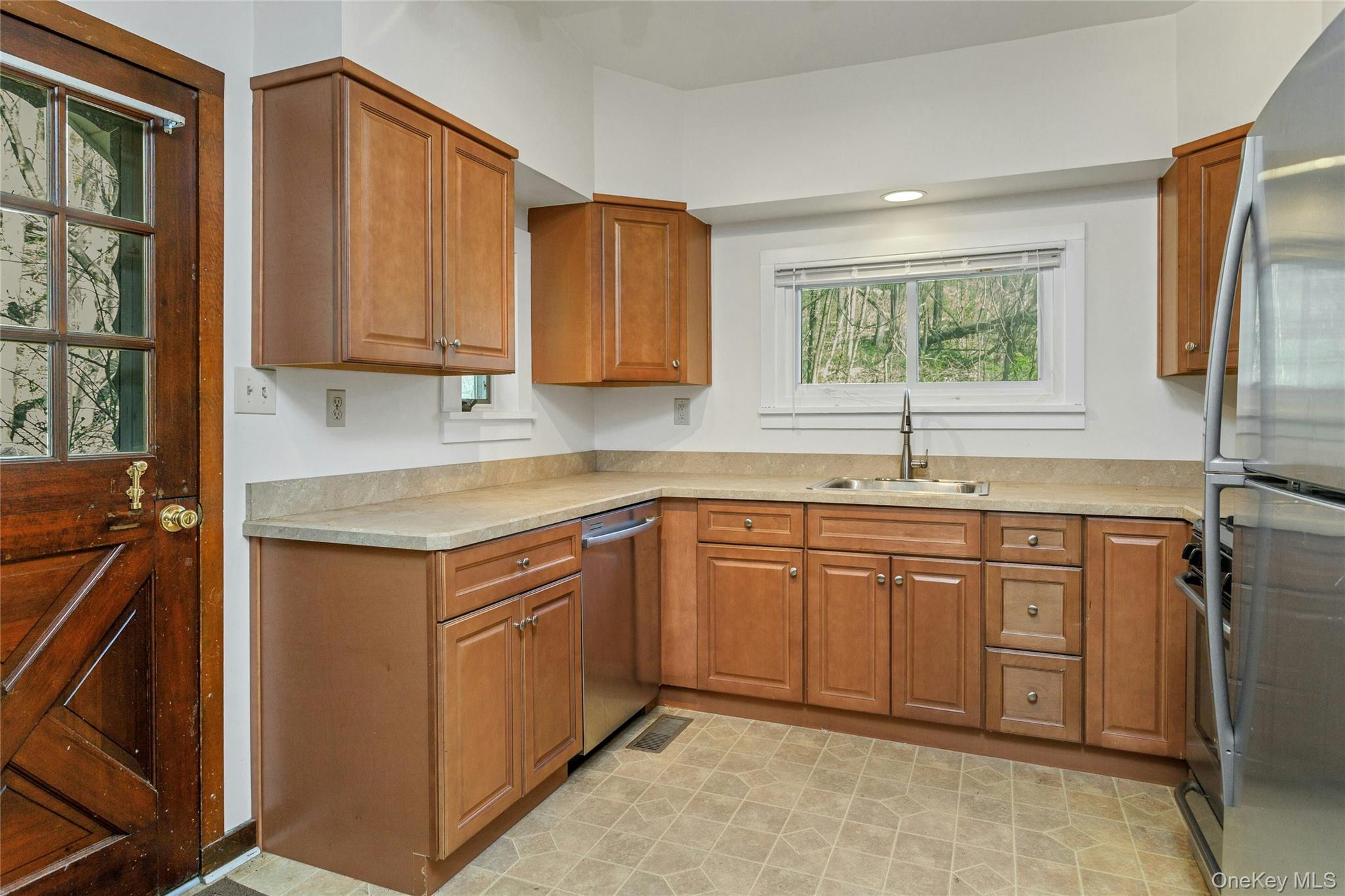 147 Stoneleigh Avenue Property Photo 13