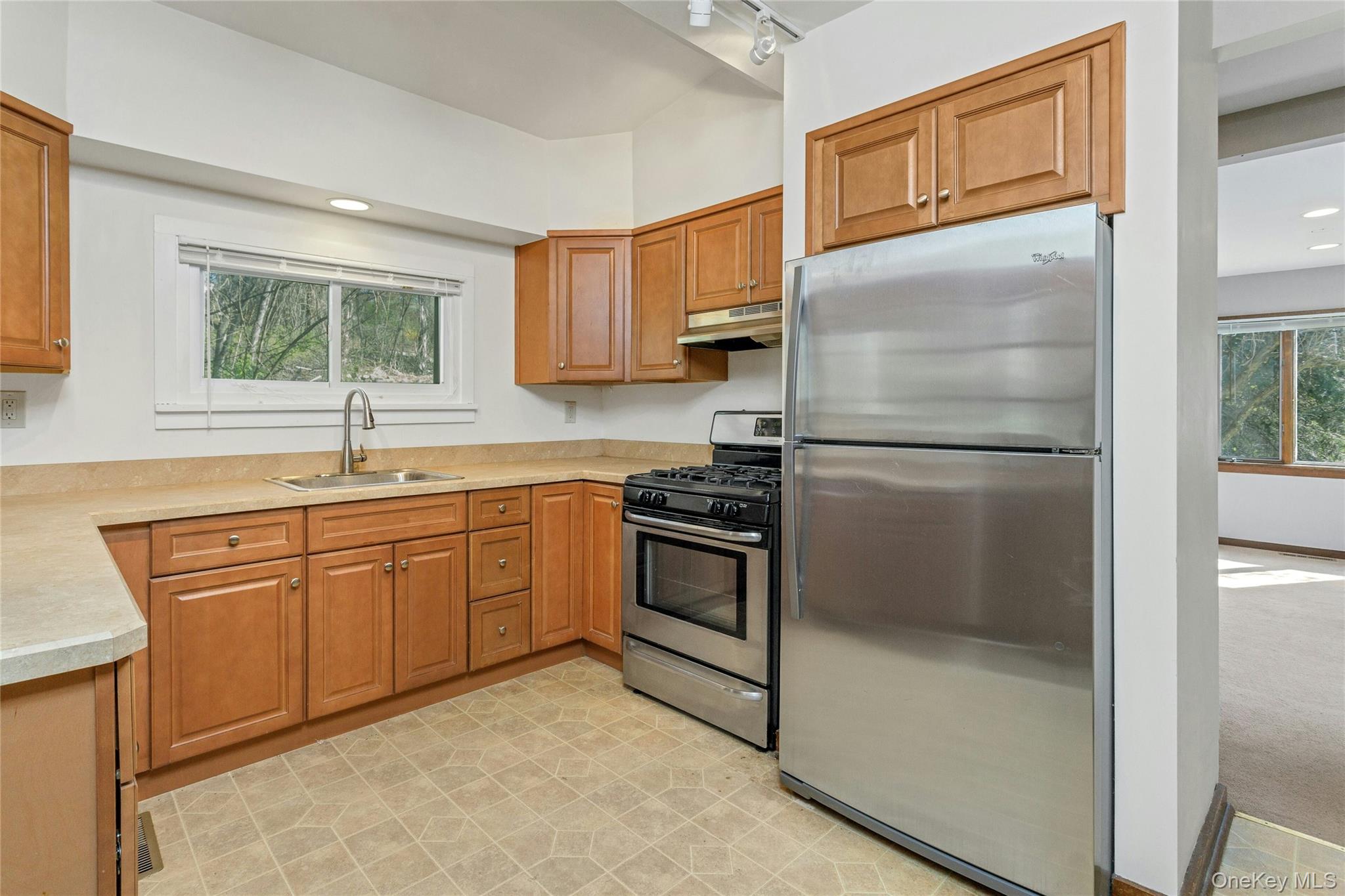147 Stoneleigh Avenue Property Photo 14