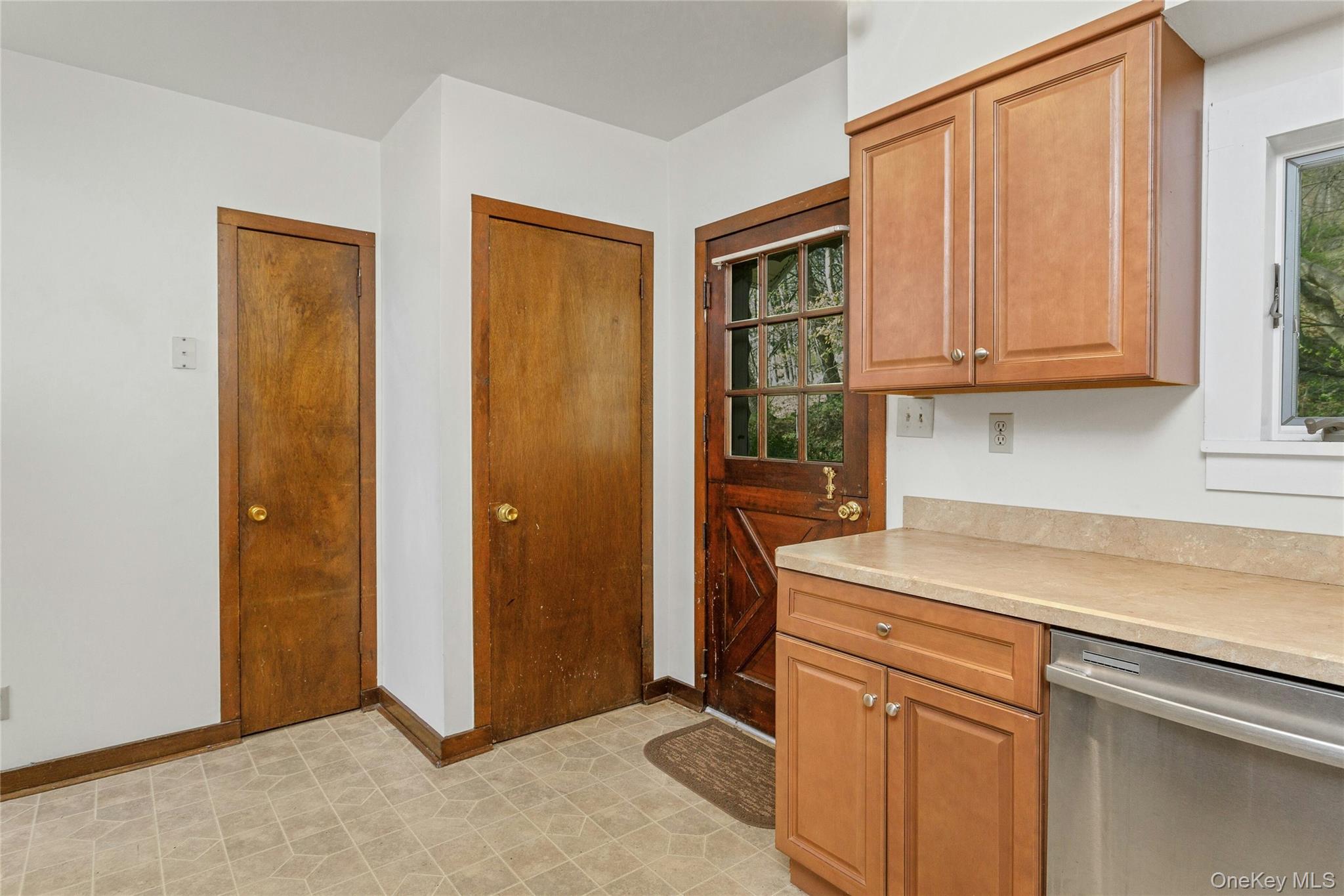 147 Stoneleigh Avenue Property Photo 15