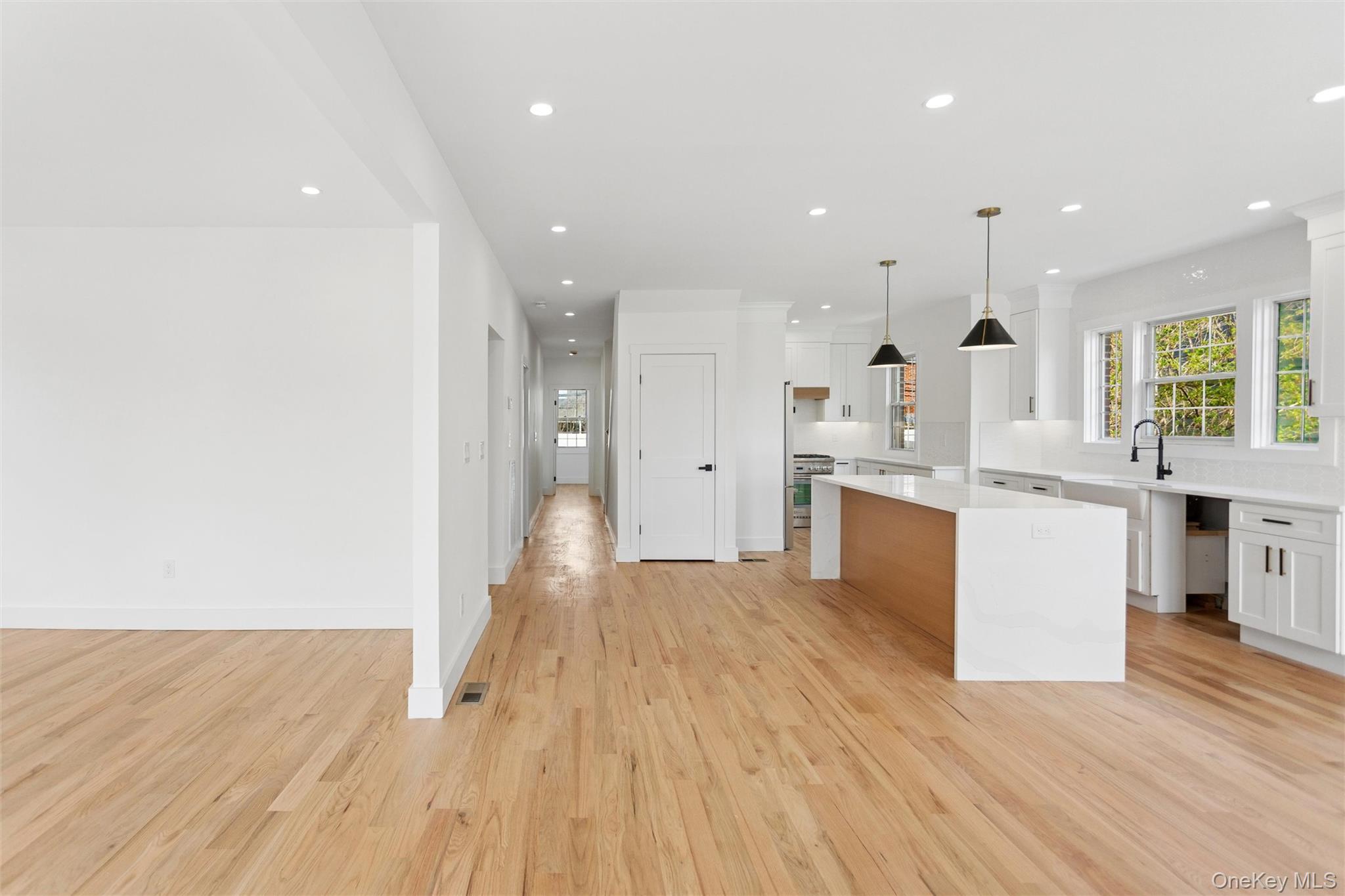 449 W Beech Street Property Photo 11