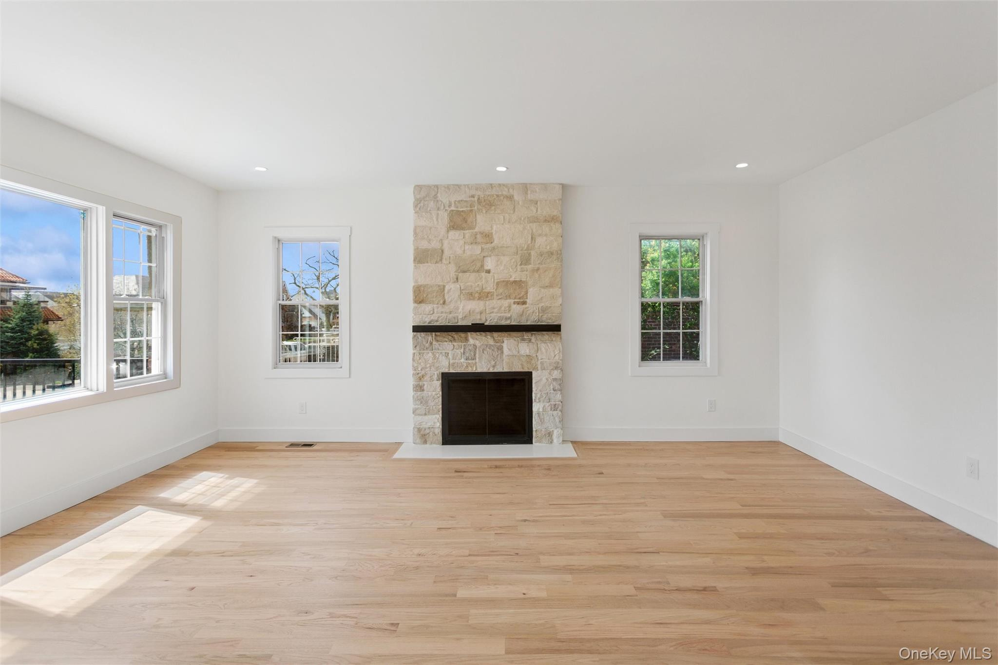 449 W Beech Street Property Photo 12