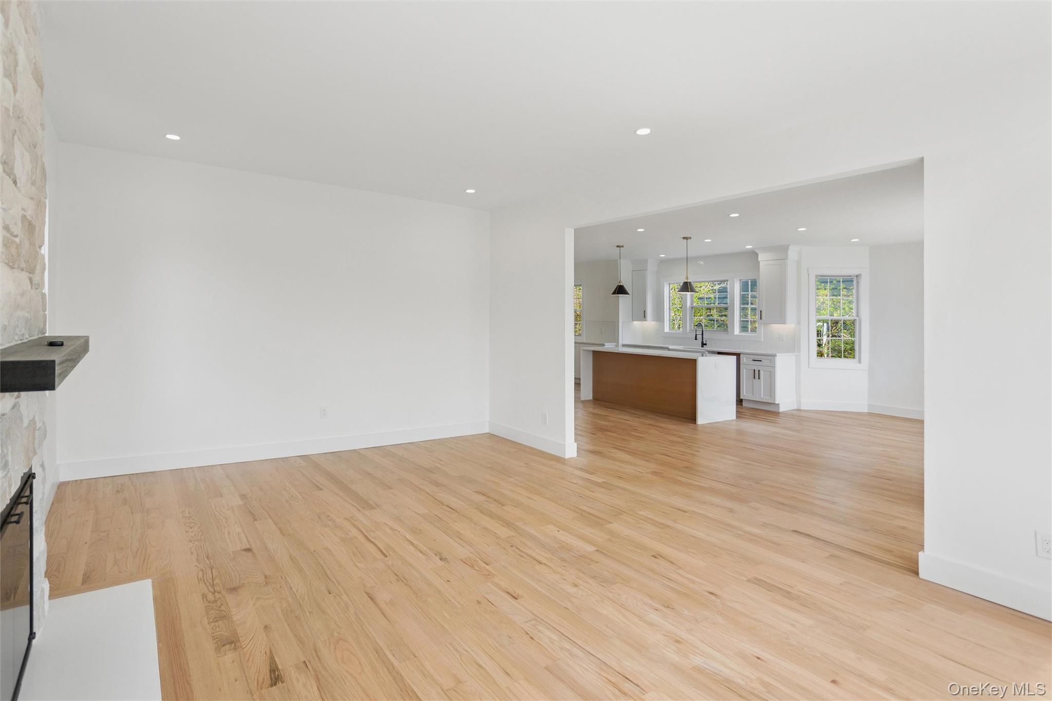 449 W Beech Street Property Photo 14