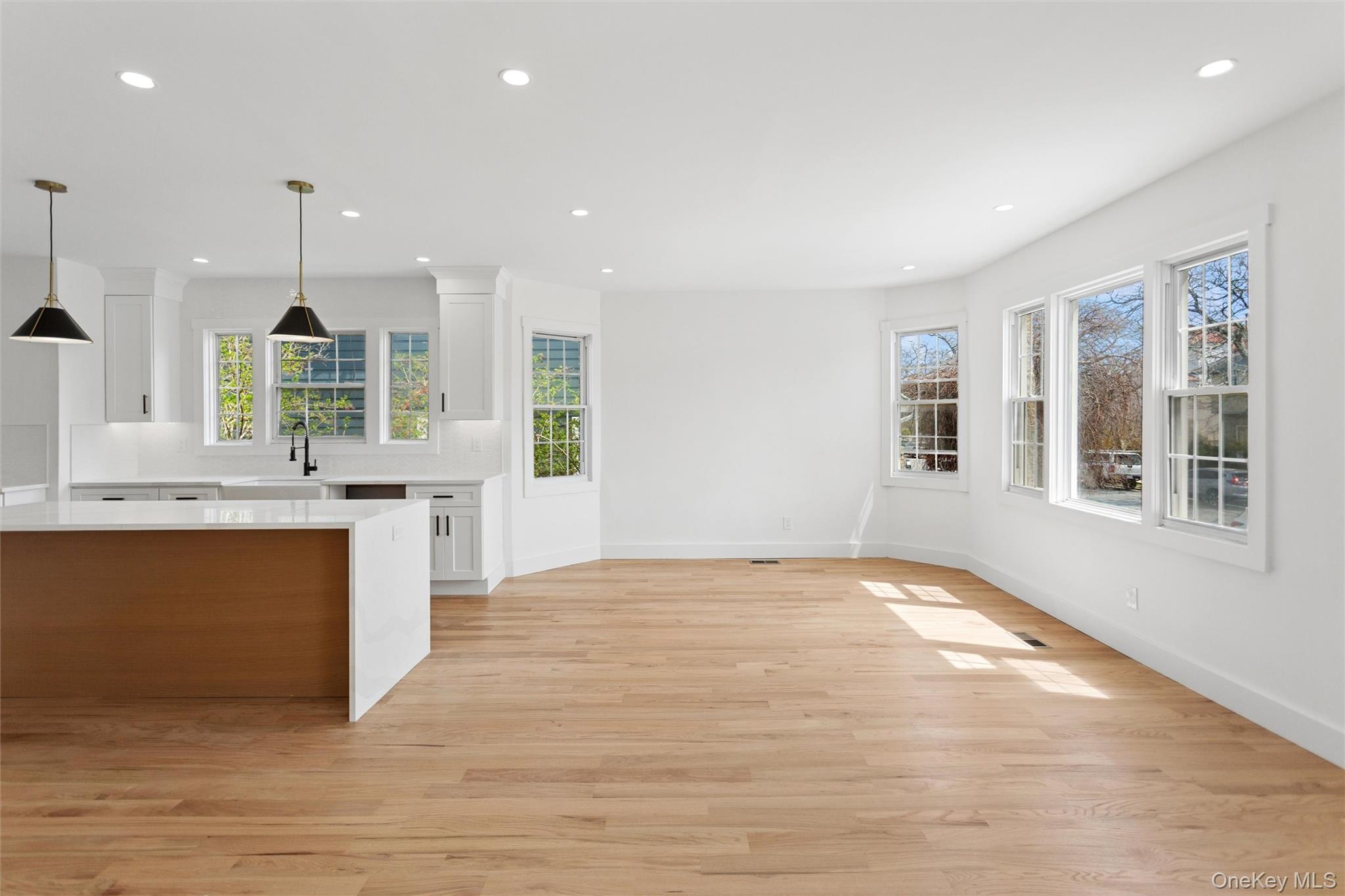 449 W Beech Street Property Photo 15