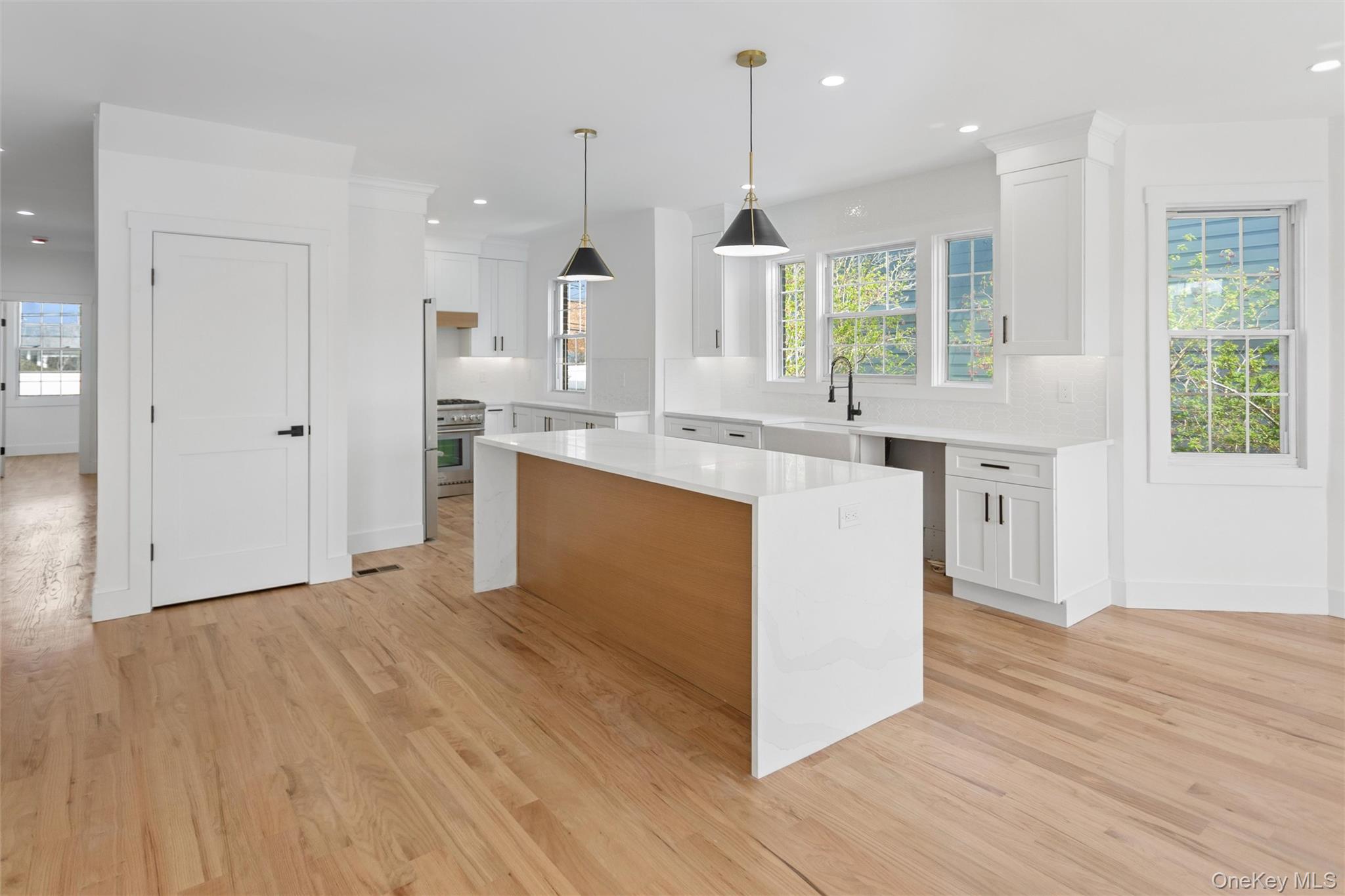 449 W Beech Street Property Photo 18
