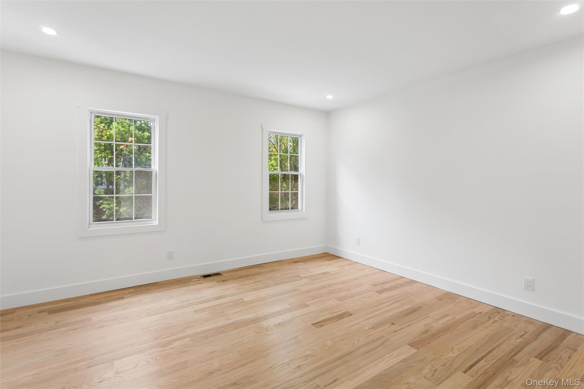 449 W Beech Street Property Photo 23