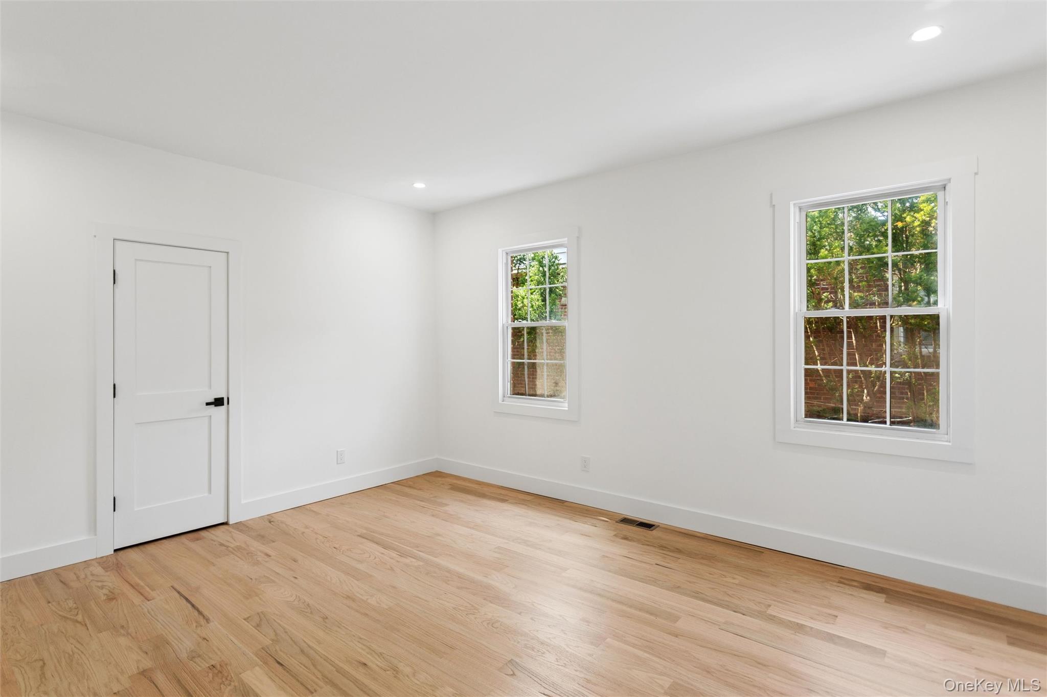 449 W Beech Street Property Photo 24