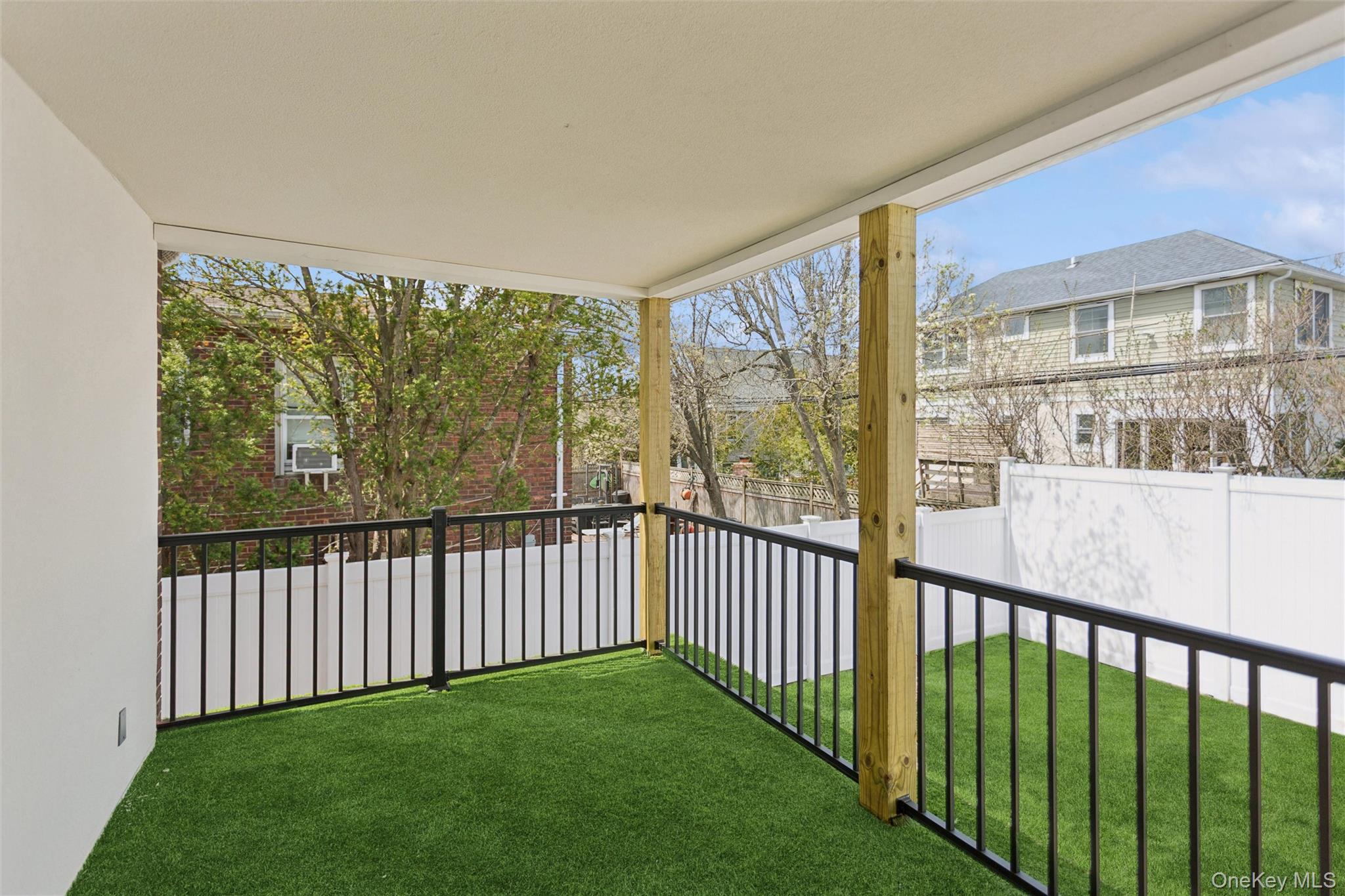 449 W Beech Street Property Photo 25