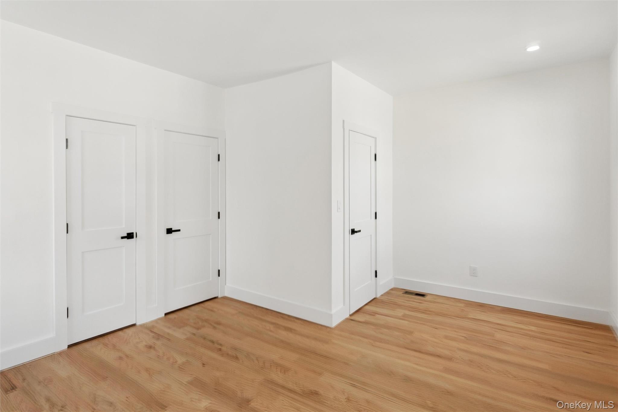 449 W Beech Street Property Photo 27