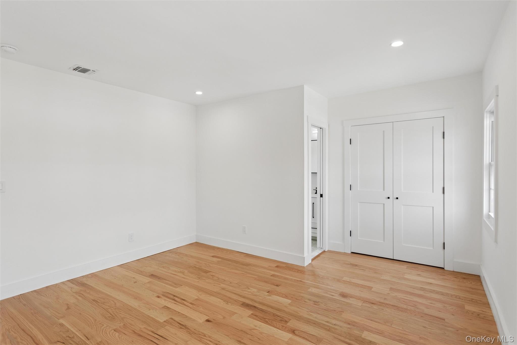 449 W Beech Street Property Photo 35