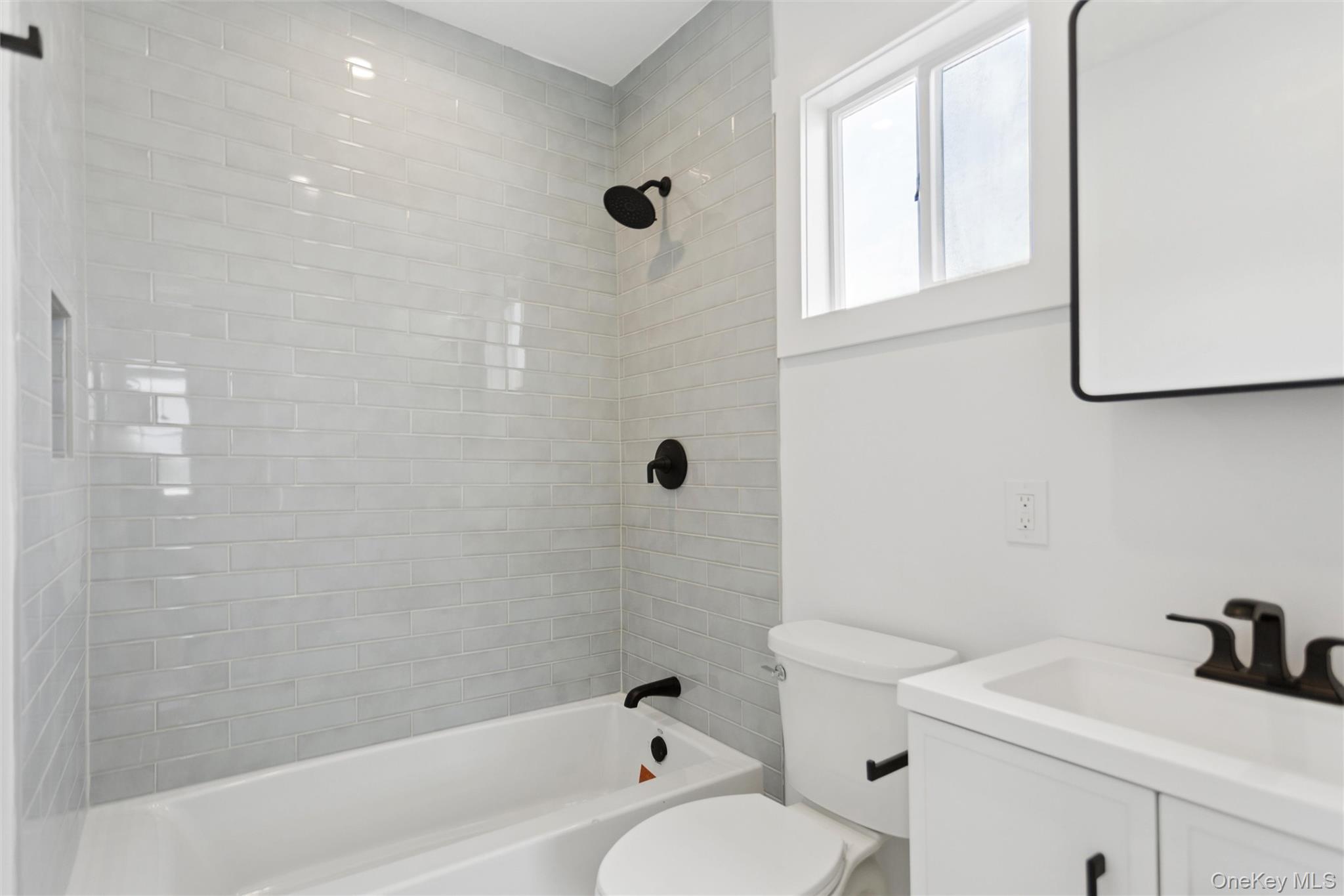 449 W Beech Street Property Photo 36