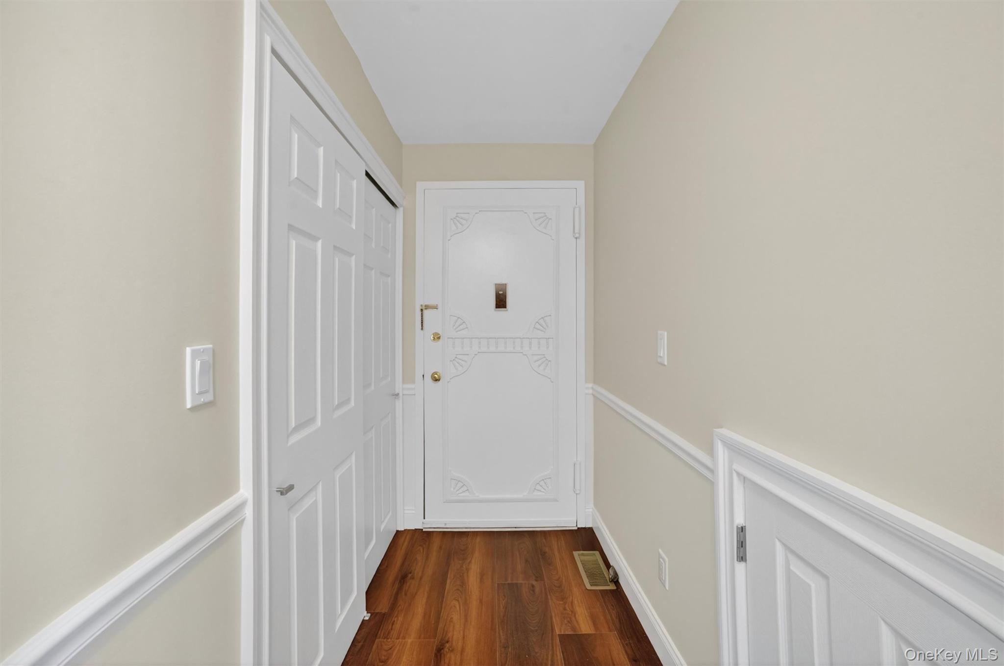 51 Jefferson Oval F Property Photo 5