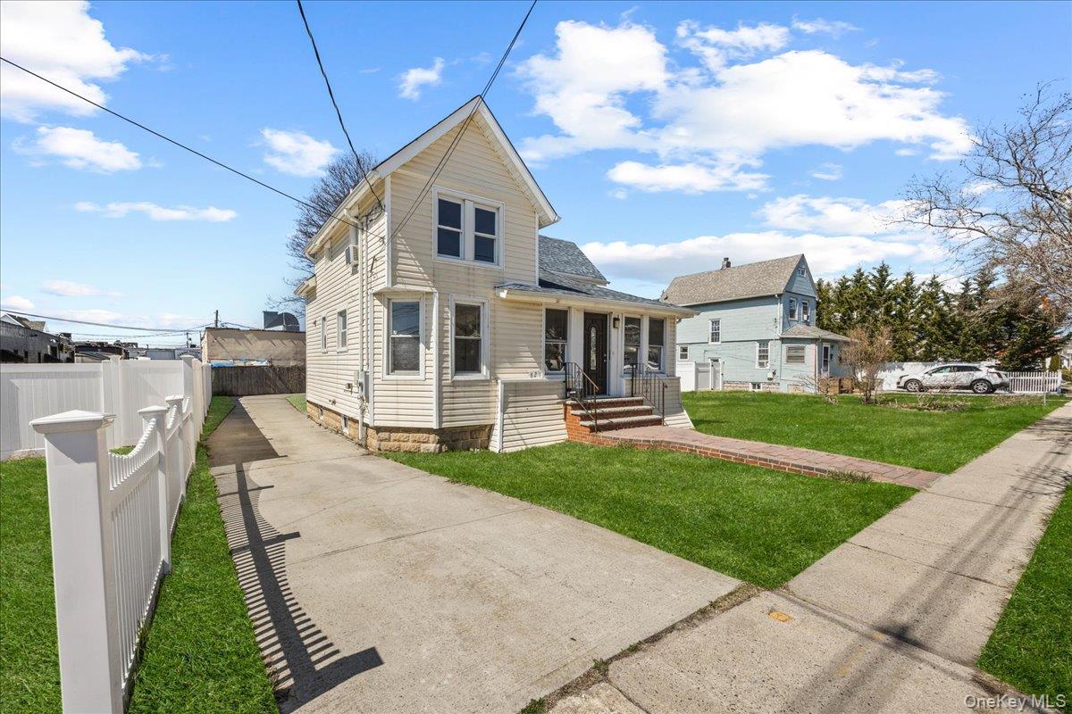 62 Westend Avenue Property Photo 3